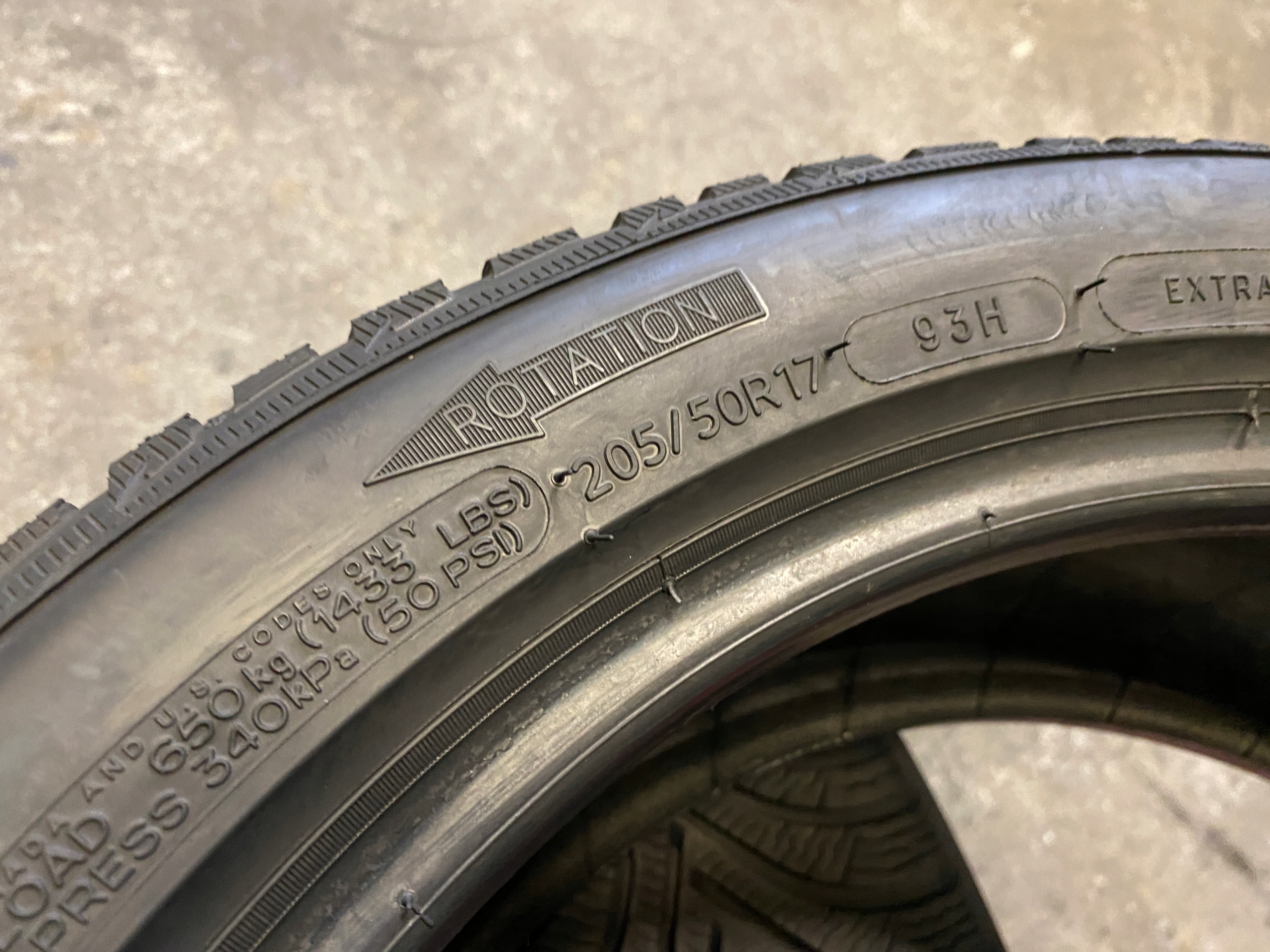 2 tyres winter 205/50R17 Michelin Alpin 5
