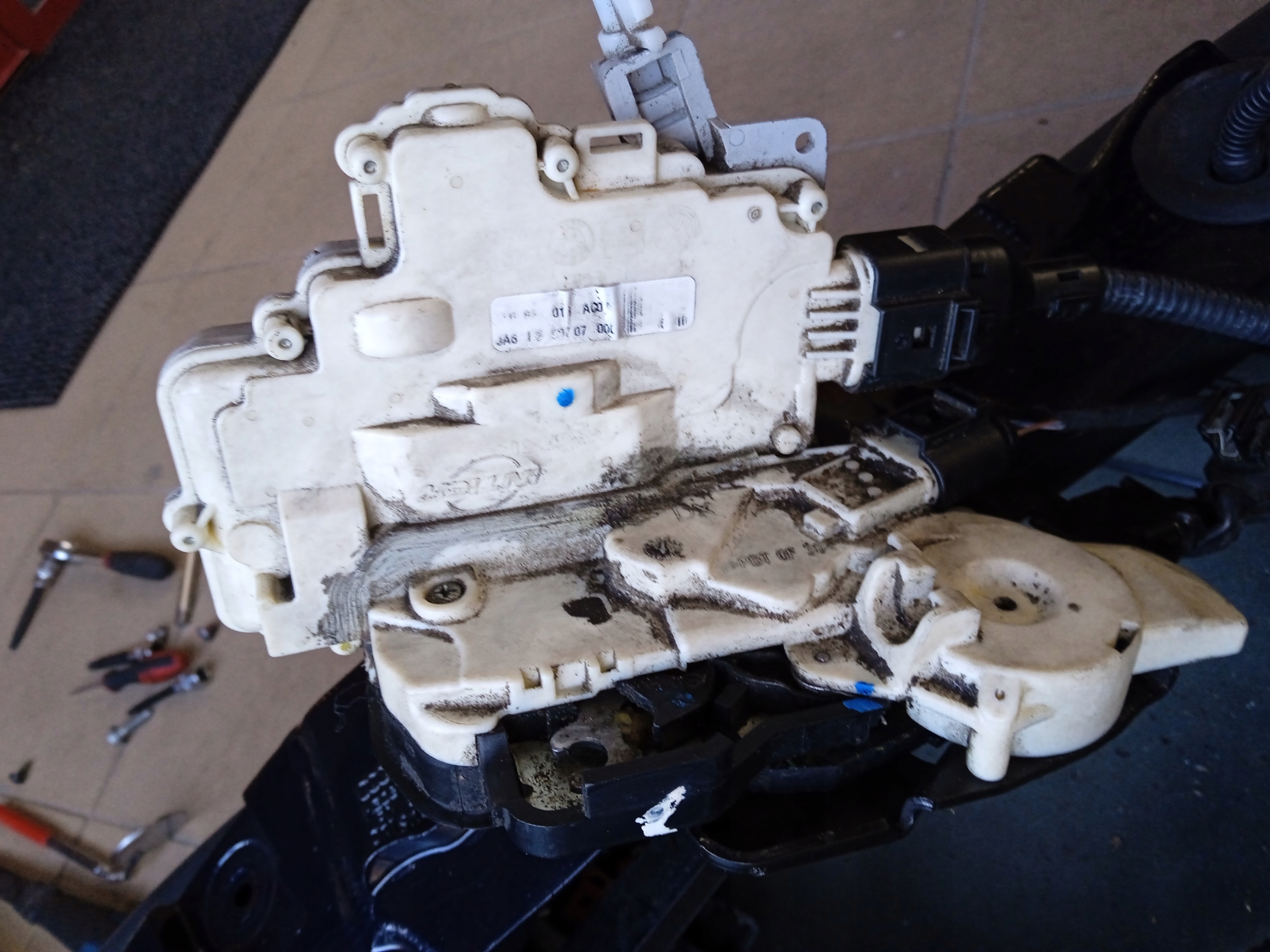 4E0829016A - Замок задньої правої двері AUDI A8 D3