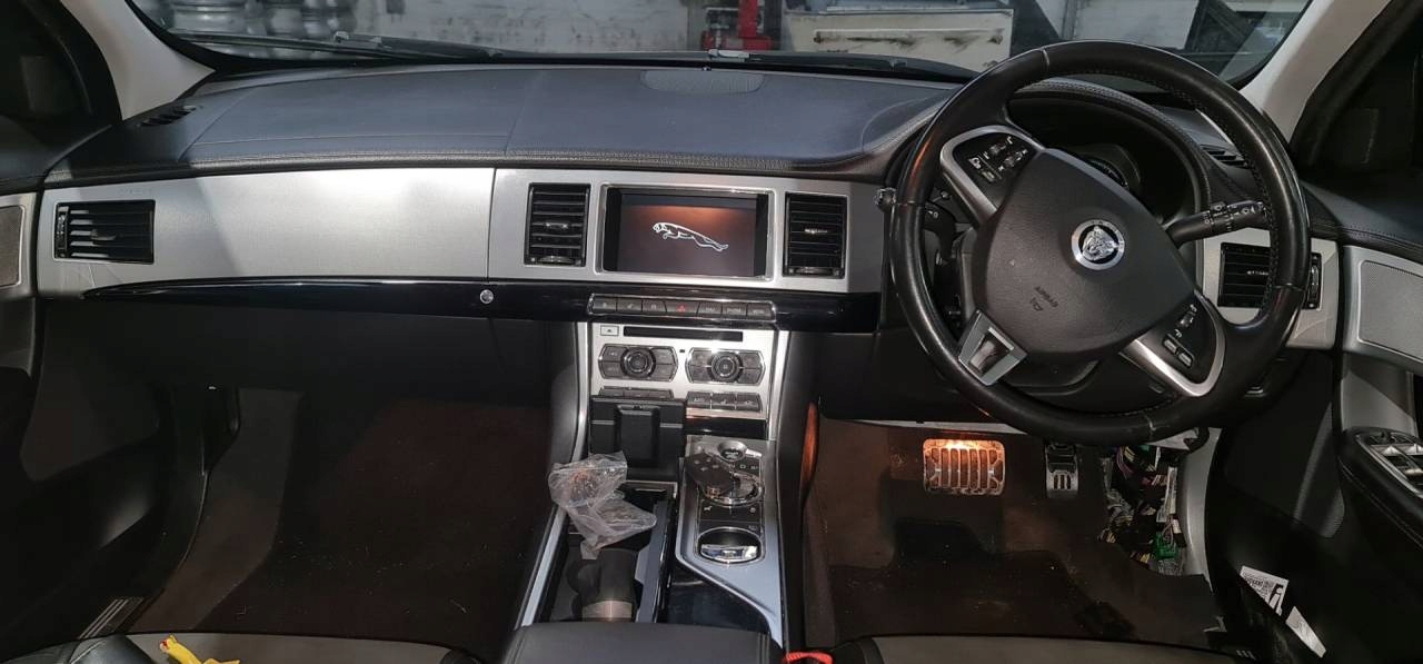 Radio samochodowe Jaguar XF facelift 250 2013 DX2310E889AE