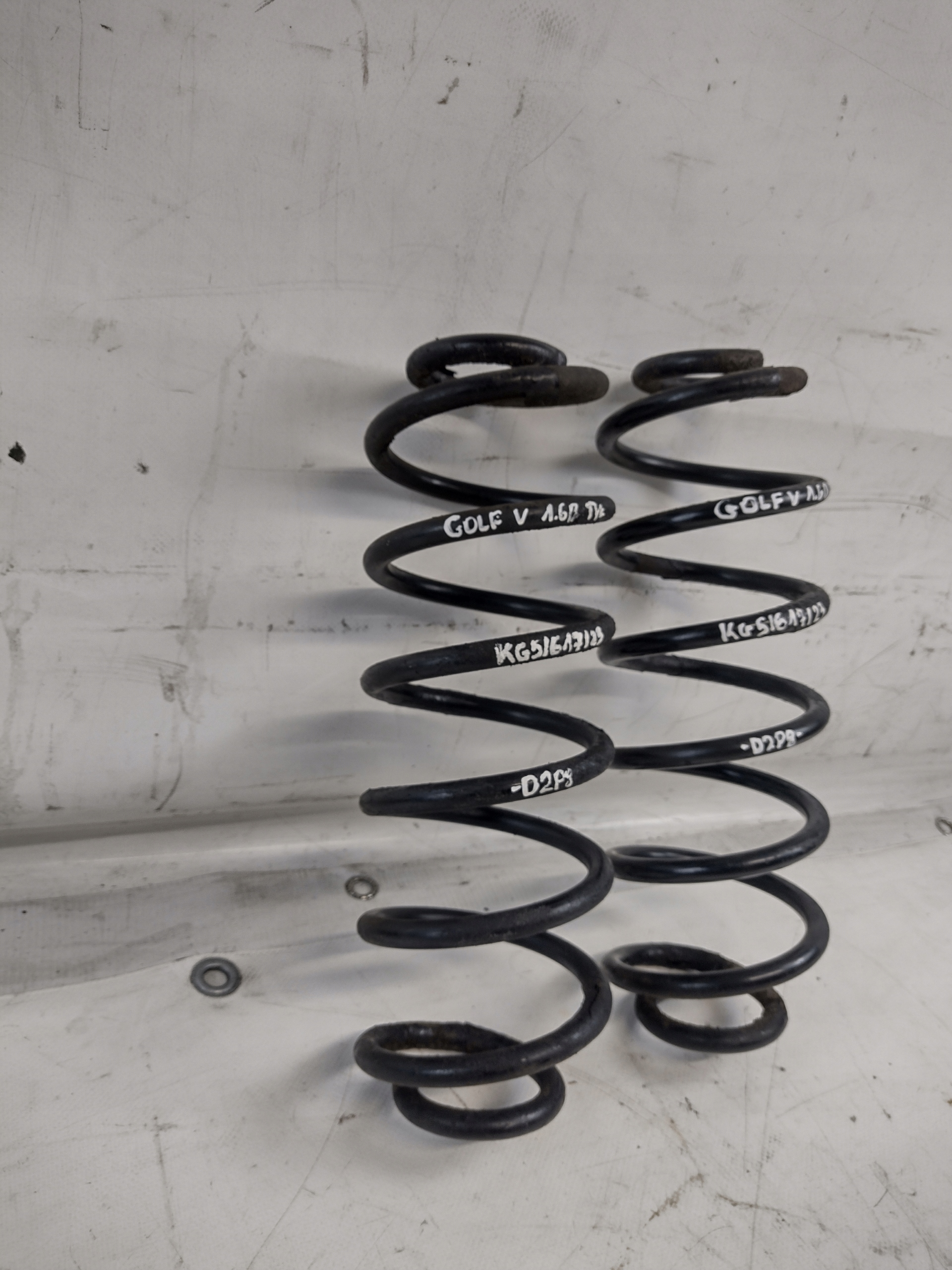 springs rear. Volkswagen Golf V 5 1,6B