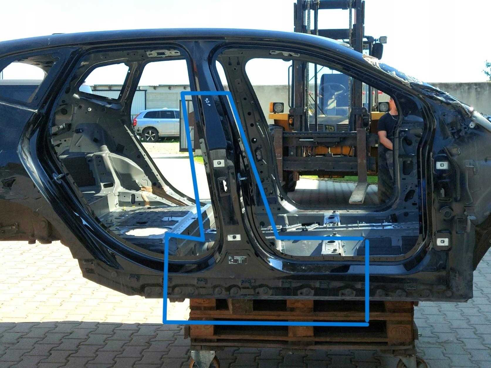 BMW U06 200i pillar threshold right 668