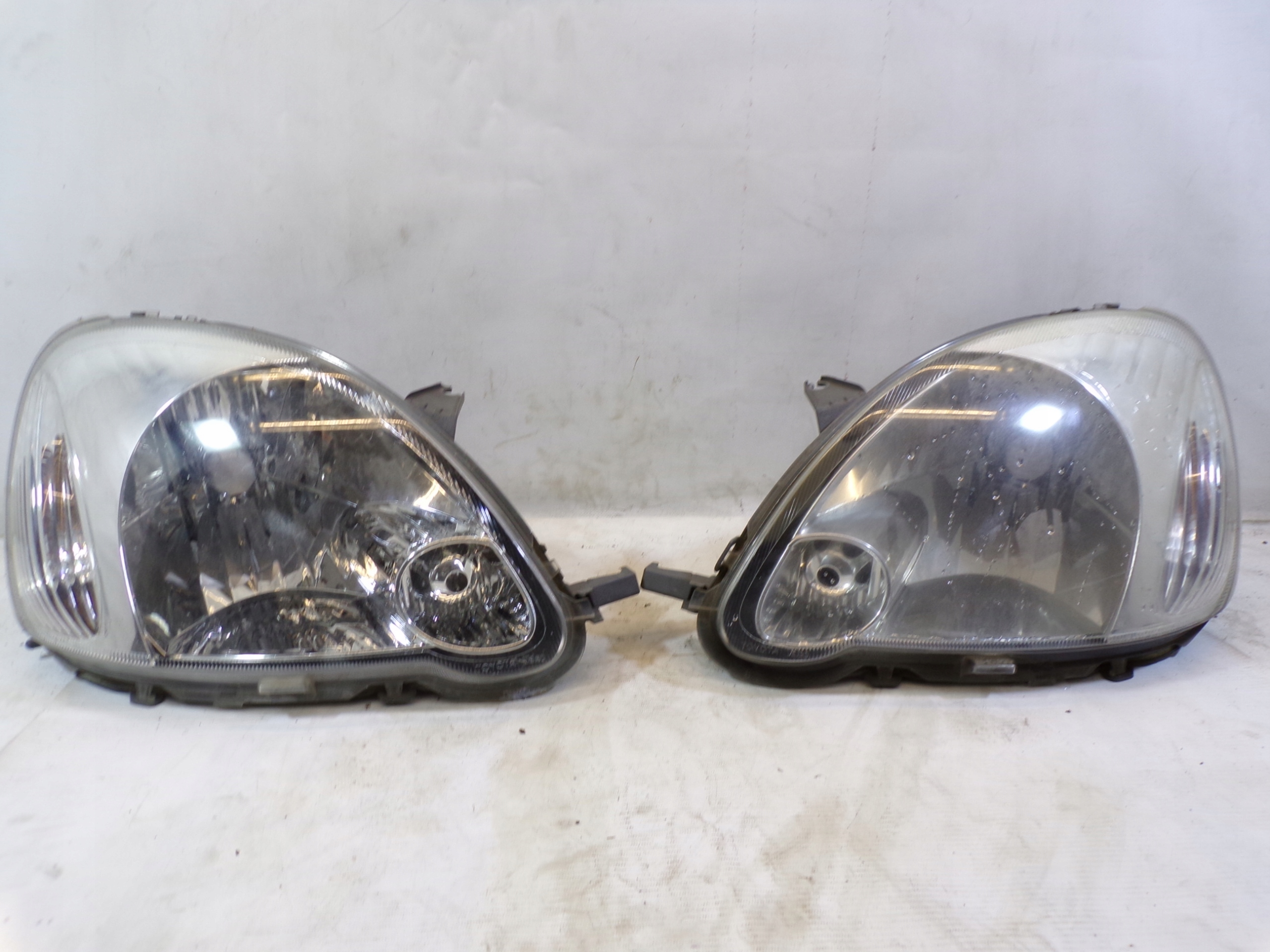 ФАРИ СПЕРЕДУ ПЕРЕД ЛІВА ПРАВА TOYOTA YARIS 1 I РЕСТАЙЛІНГ