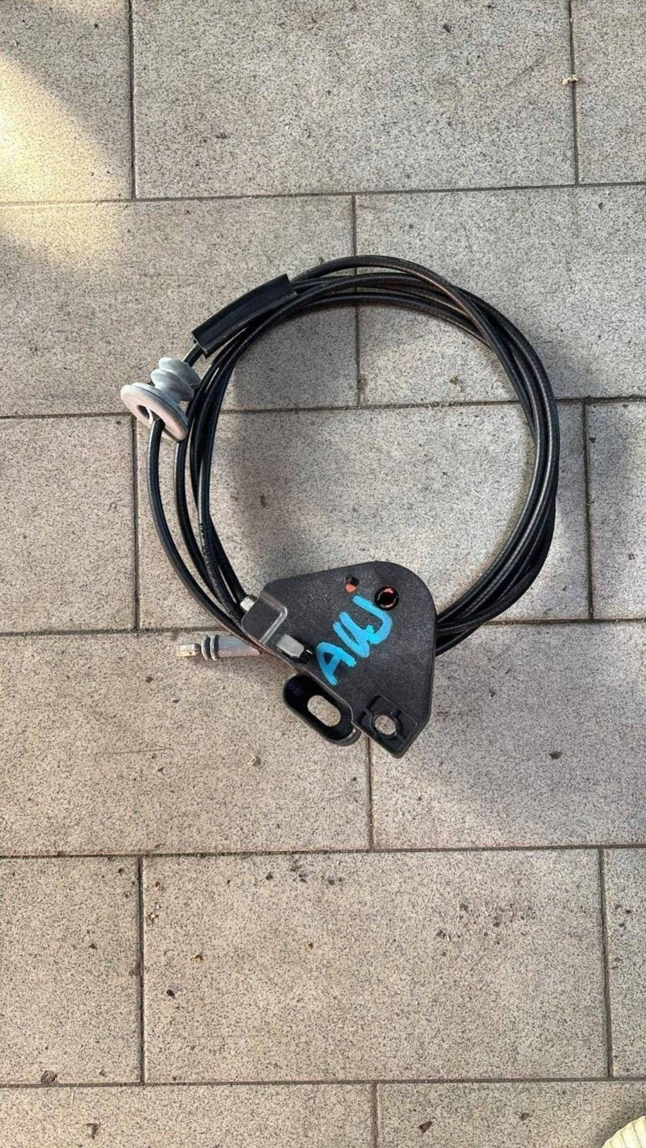 corde levier du capot Renault Austral