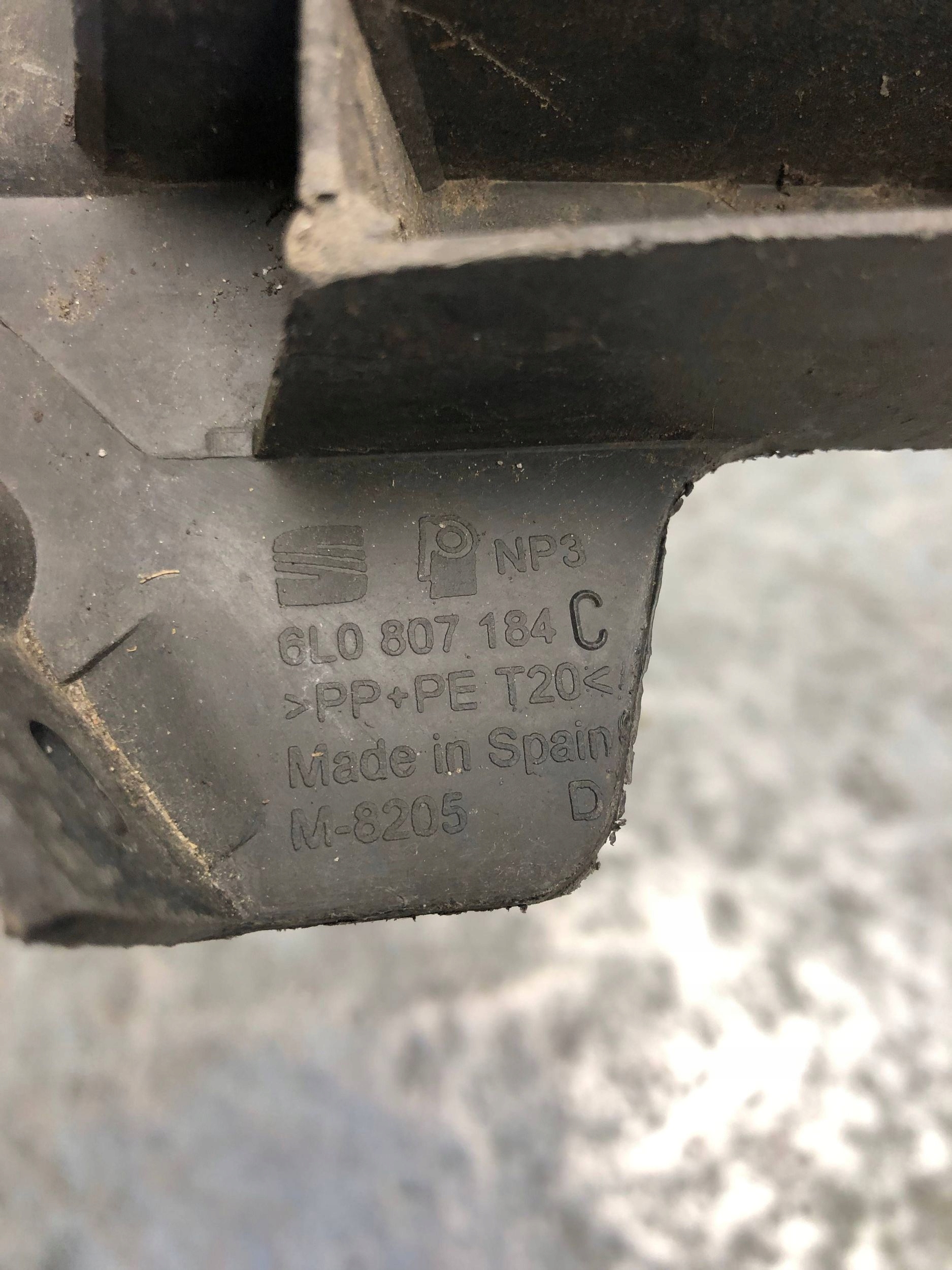 bumper bracket right front SEAT IBIZA III 6L0807184C