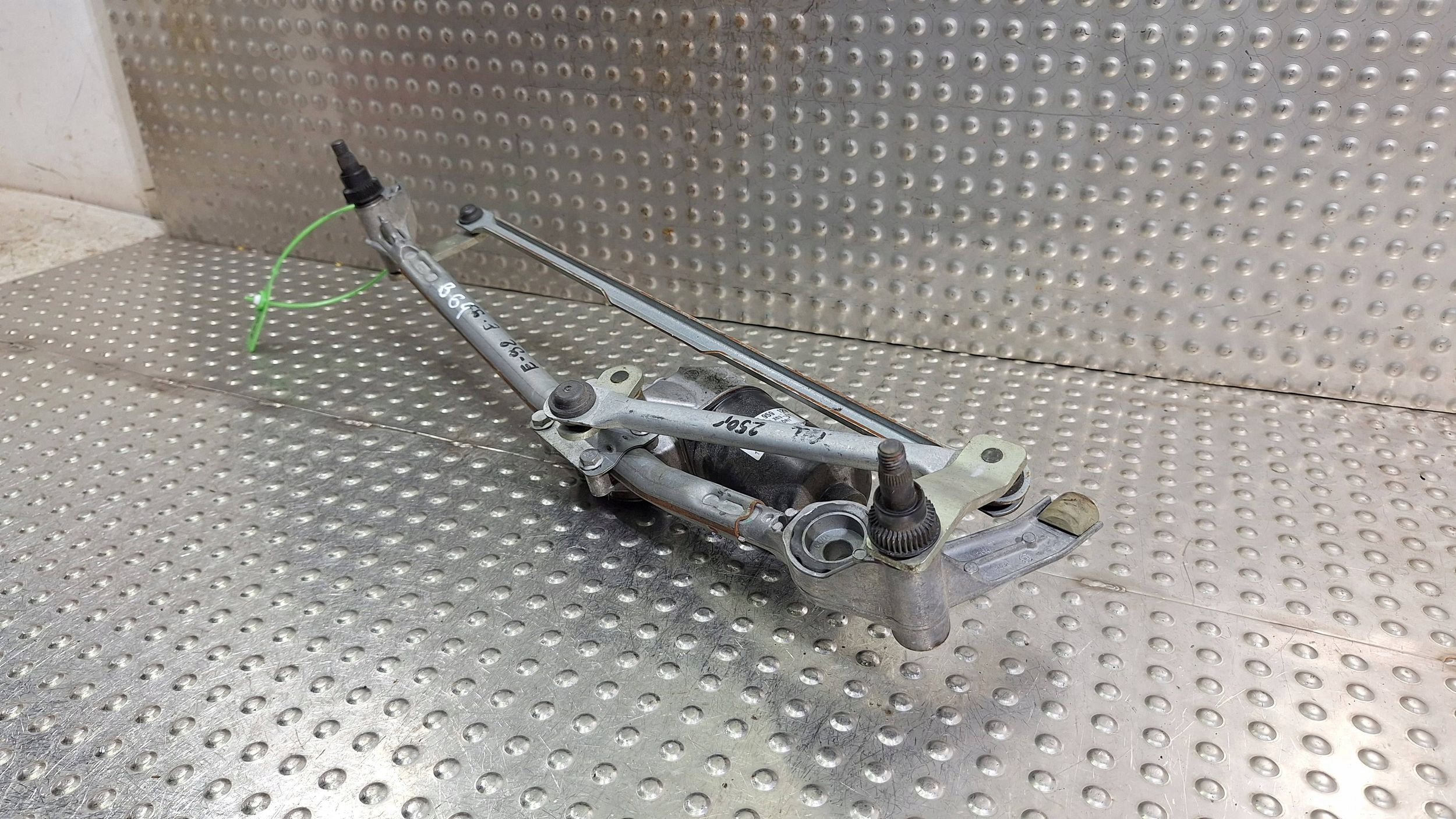 Gestänge Motor Wischer vorne 6978263 BMW 3 E90 E91 E92 E93 EUROPA