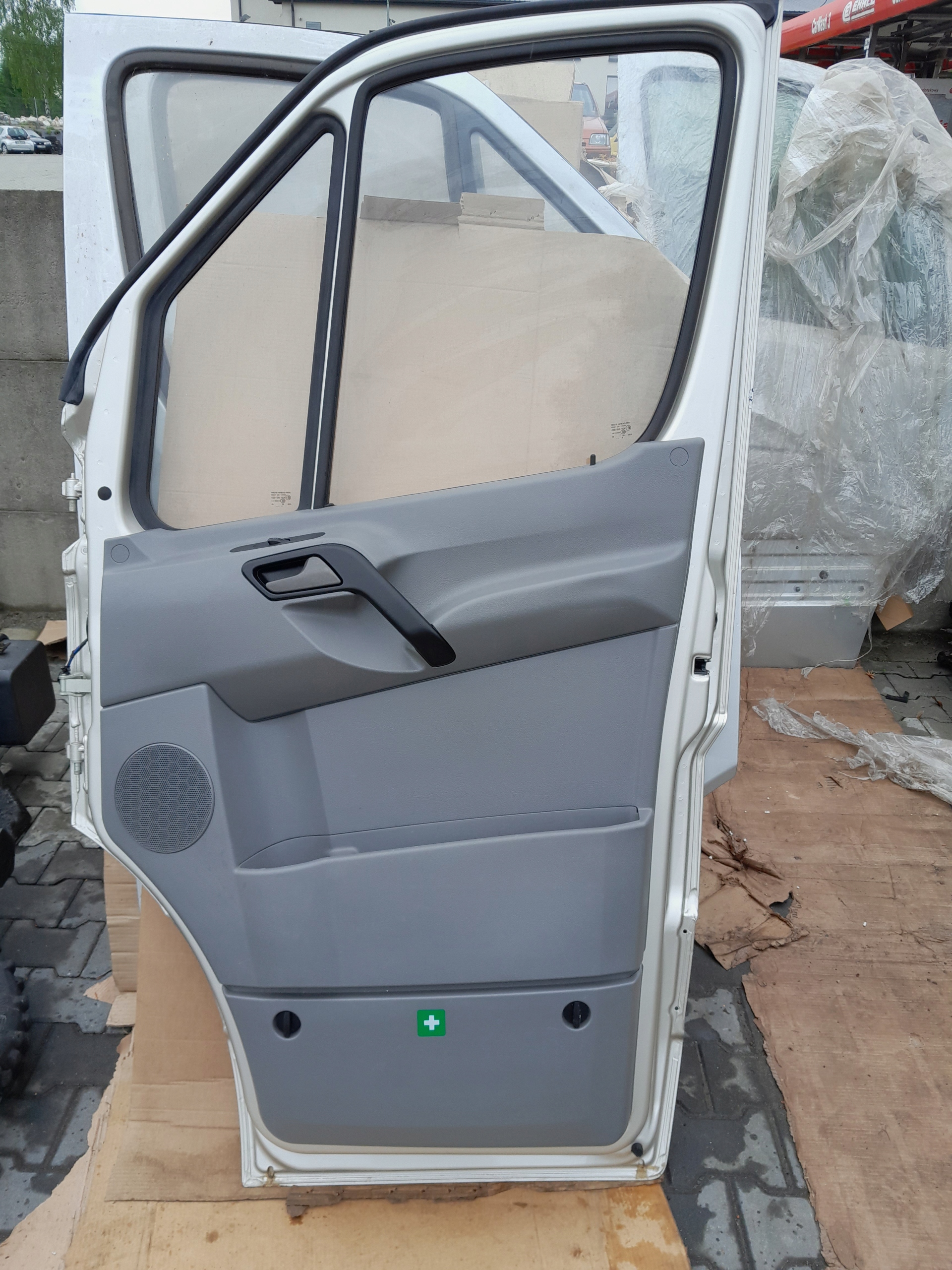 SPRINTER W 906 CRAFTER DRZWI PRAWY PRZÓD ZŁOTE Strona zabudowy przód - prawa