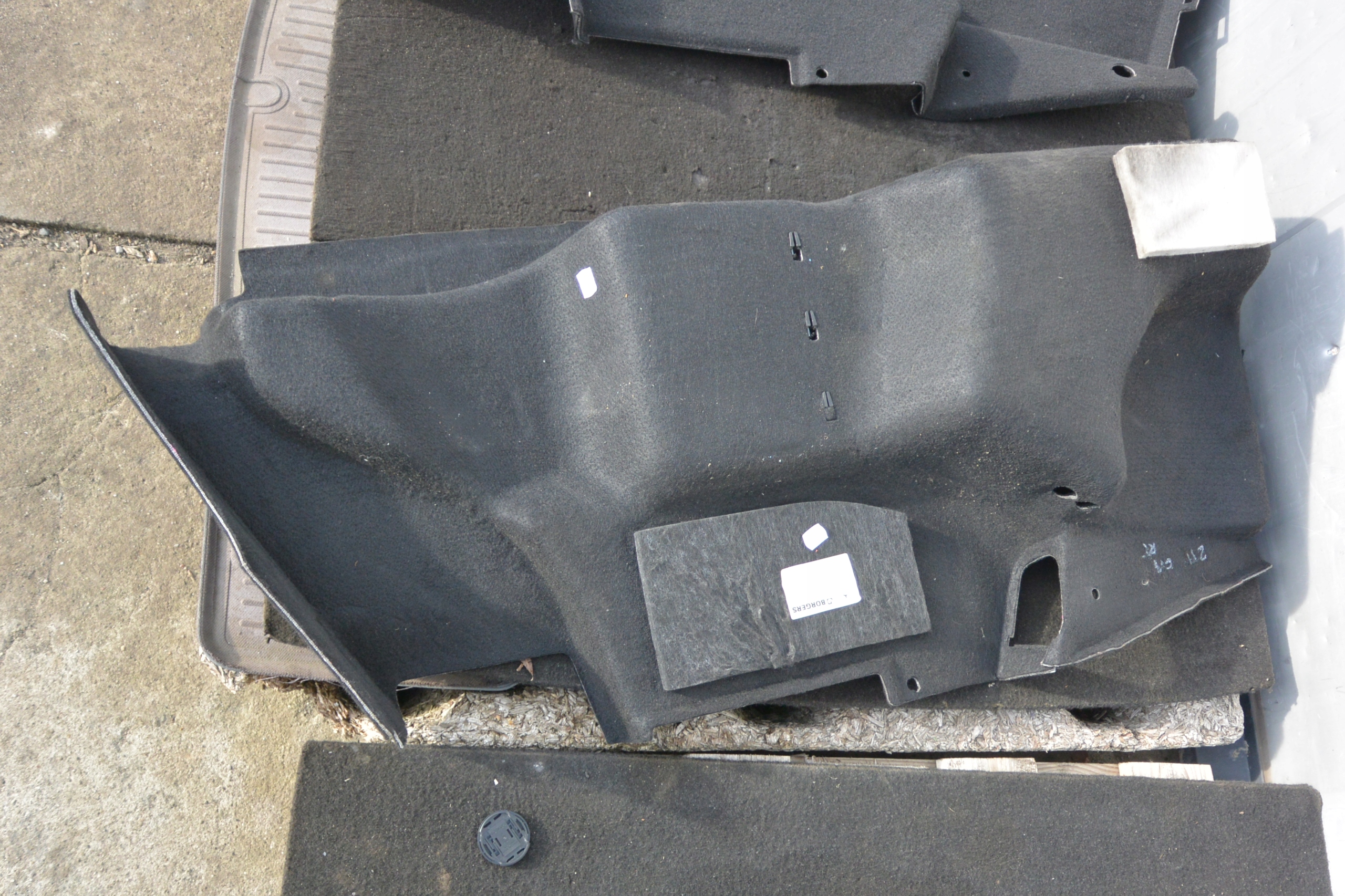 side mats boot LIFT sedan right MERCEDES-BENZ E-KLASA W211