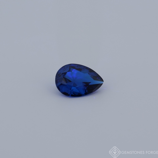 Spinel kobaltový světle modrá 7x5 mm výbrus pear, laboratorně vyrobený