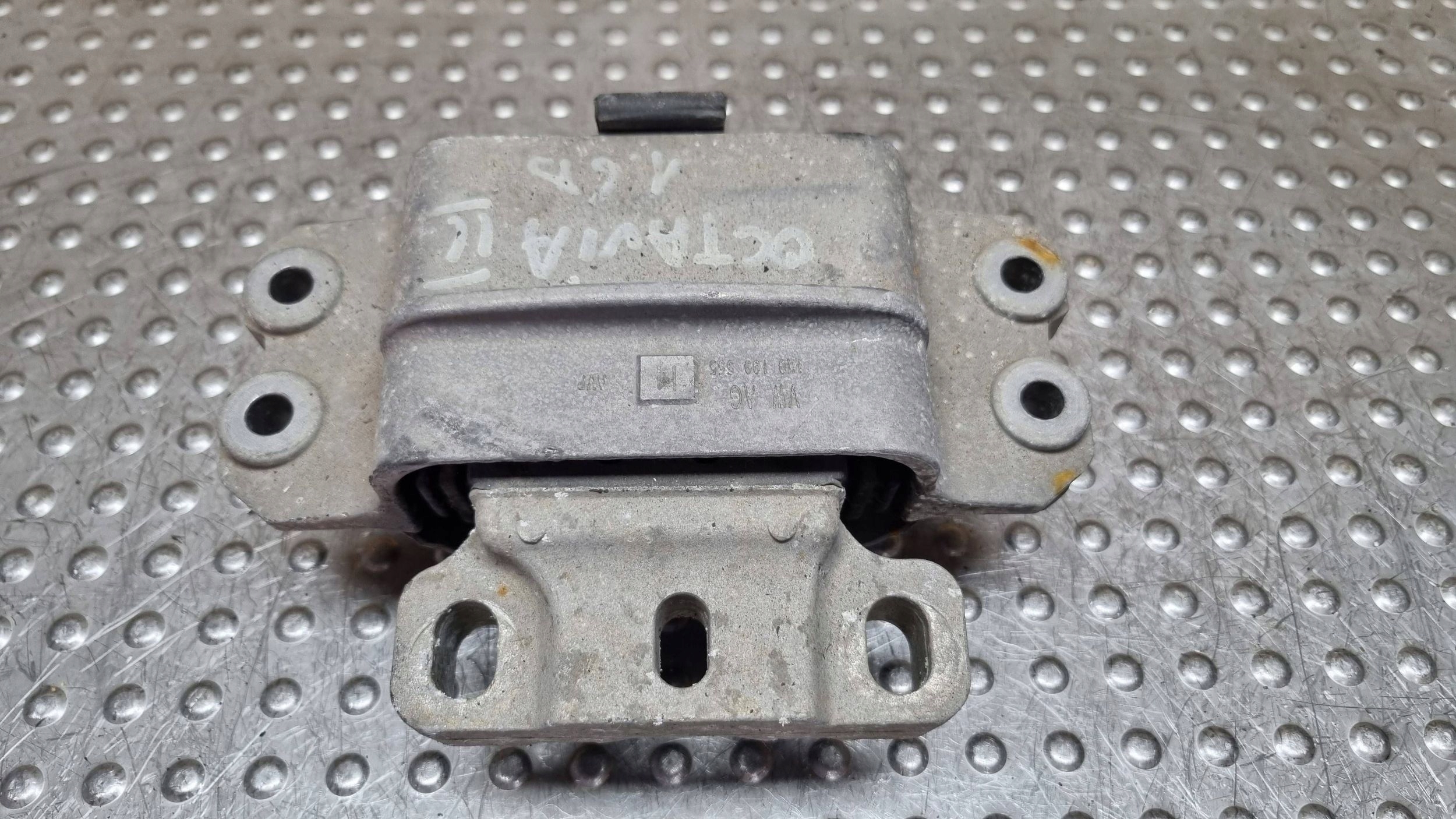 holder gearbox mount 1K0199555M LEON II OCTAVIA II GOLF V A3 8P EOS