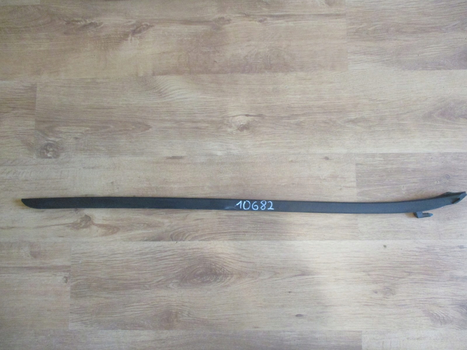 BMW 2 F46 LISTWA ODPROWADZAJĄCA WODĘ PRAWY PRZÓD