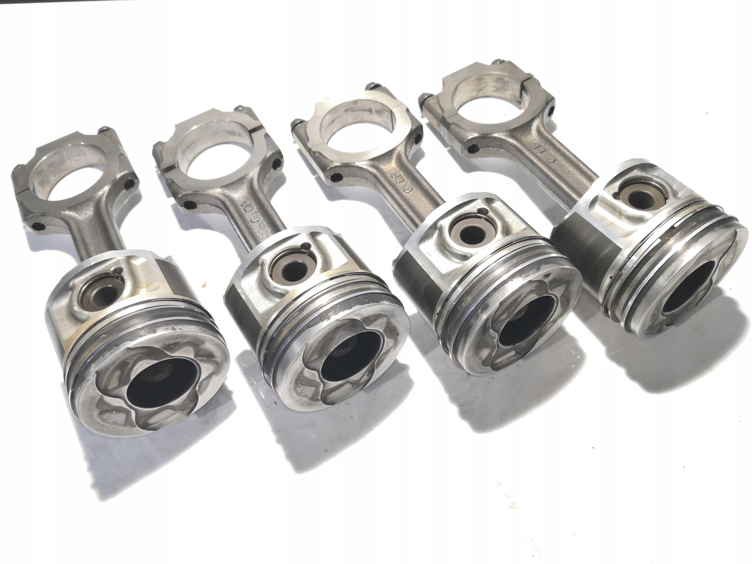 Tłok + korbowód Opel Fiat 1.9 CDTI JTD 8V A930