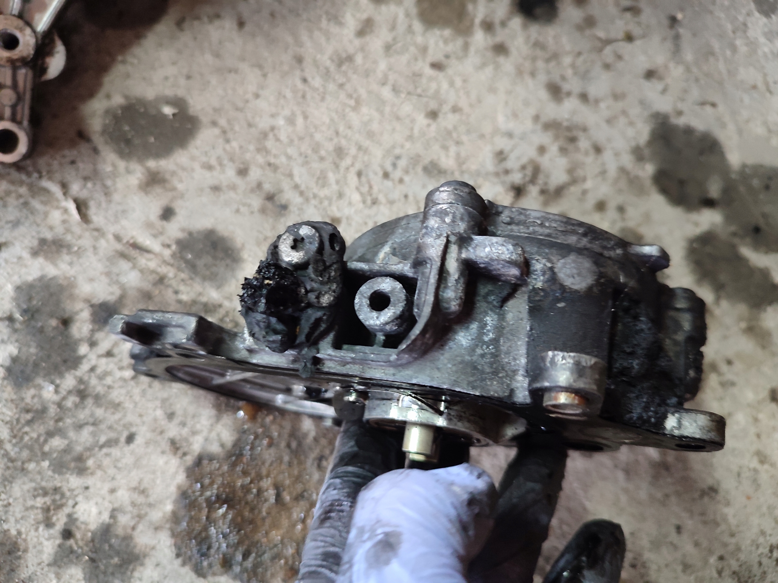 pump vacuum Audi A6 C8 2,0 TDI 05L145100B