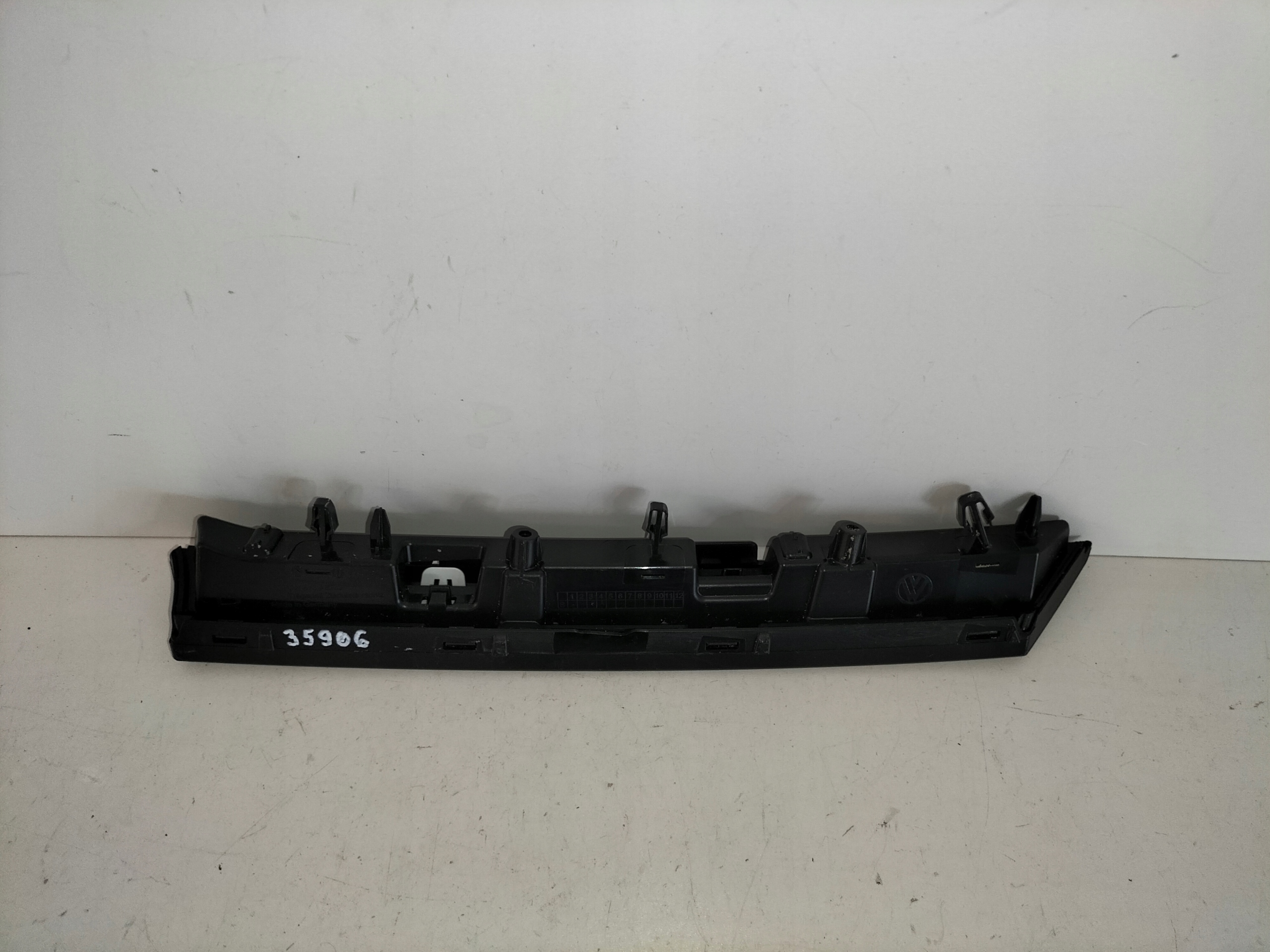 moulding grille grill right VW ID7 23
