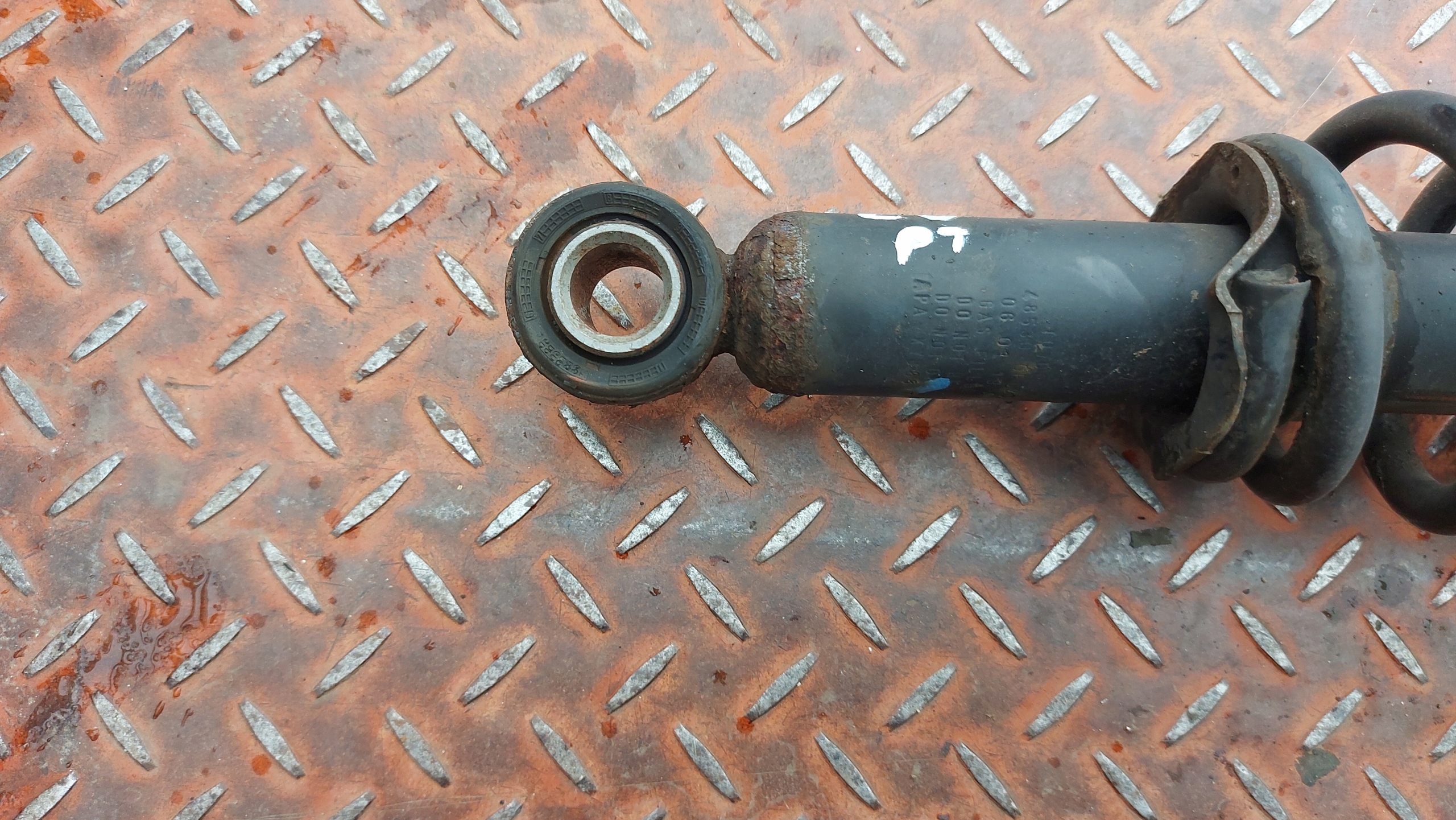 shock absorber right rear part rear TOYOTA COROLLA VERSO II 04