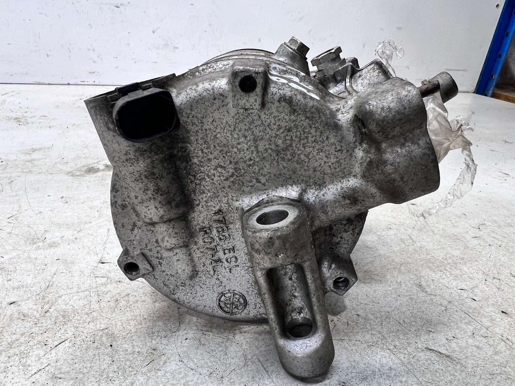 compressor compressor; of the air conditioning AUDI A3 8V 5Q0816803K 1/26