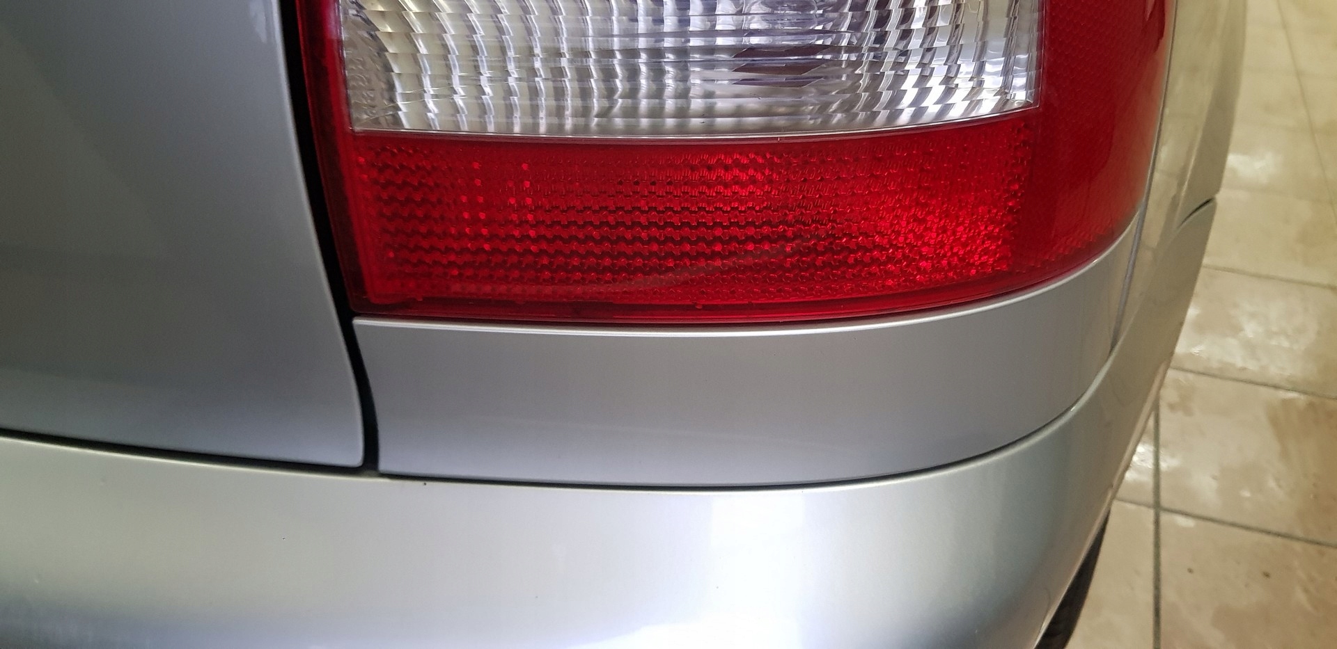 PRAWA listwa pod lampe audi a3 8l kolor ly7w 8L0807872C