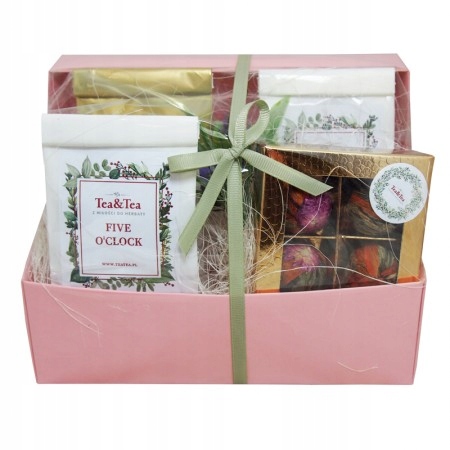 Levně Krabička s čaji a kvetoucími čaji.