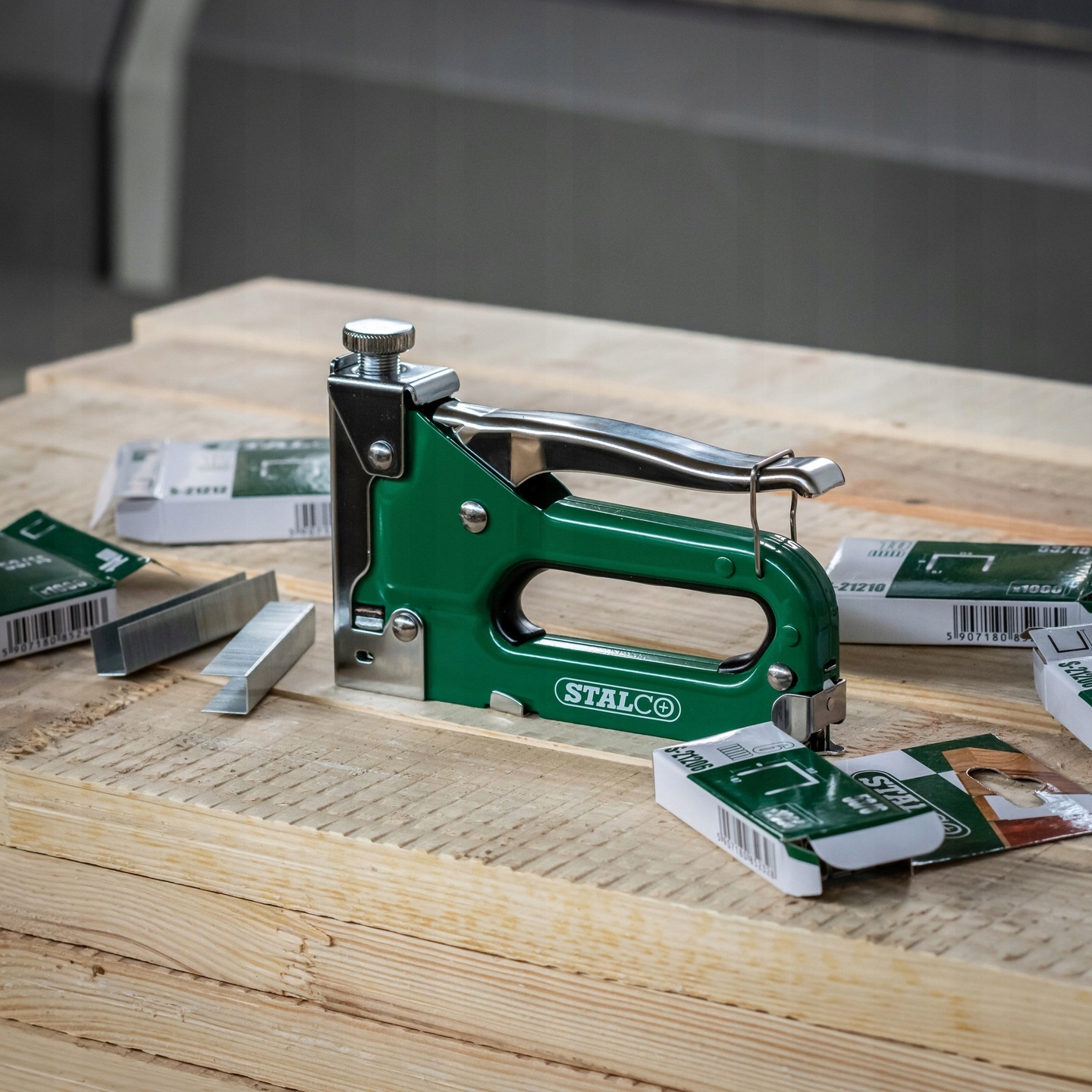 ZSZYWACZ TAPICERSKI TAKER DO ZSZYWEK 4-14MM STALCO Minimalna długość zszywek 4 mm