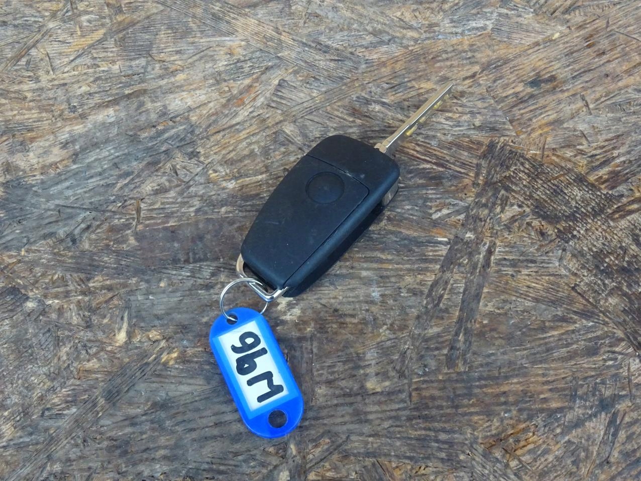 AUDI A3 8P A4 B7 A6 C6 KLUCZYK PILOT ZAMIENNIK Numer katalogowy części AUDI A3 8P A4 B7 A6 C6 KLUCZYK PILOT ZAMIENNIK