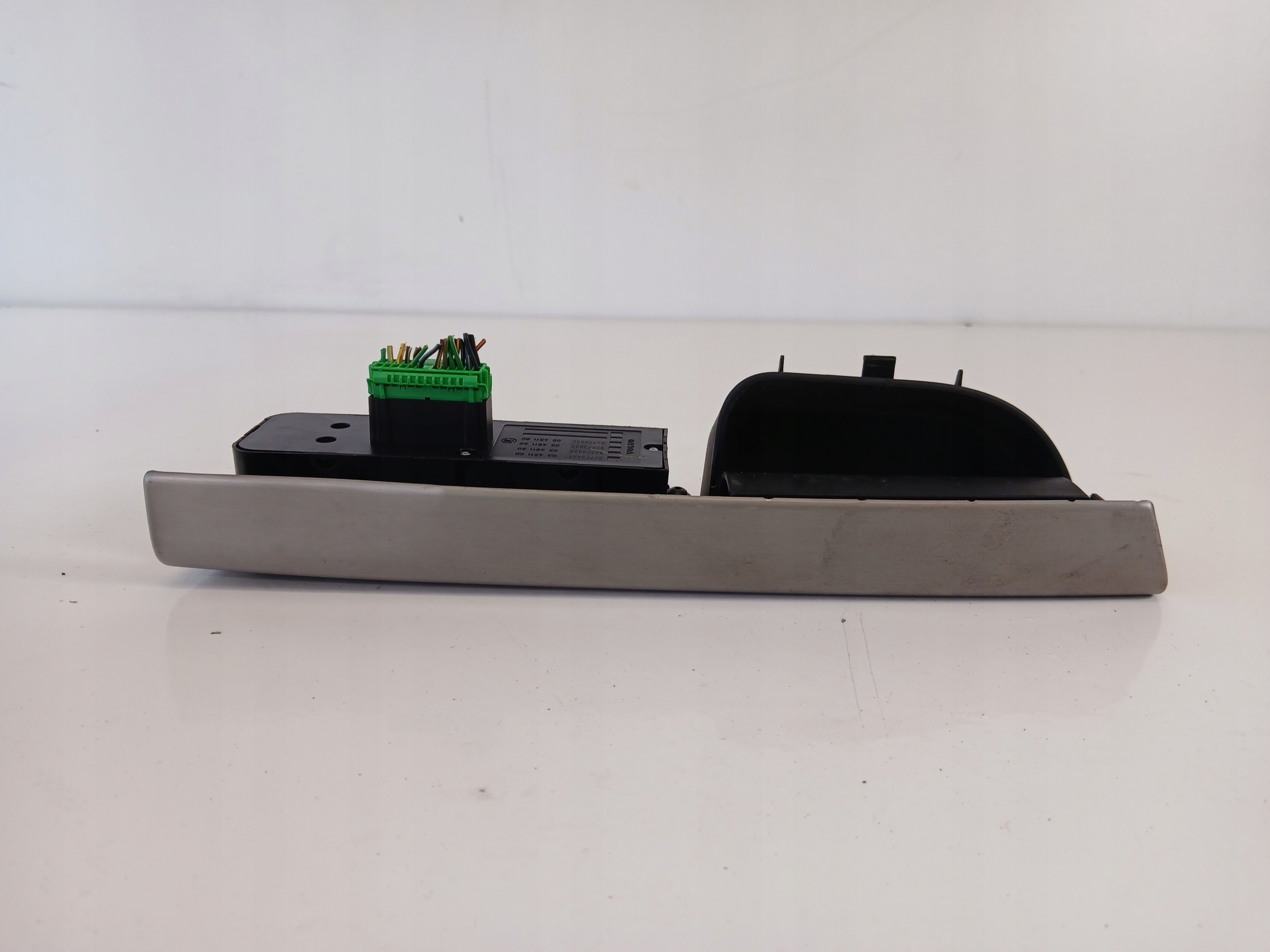 VOLVO V50 S40 II PANEL okna levý předek 30773427