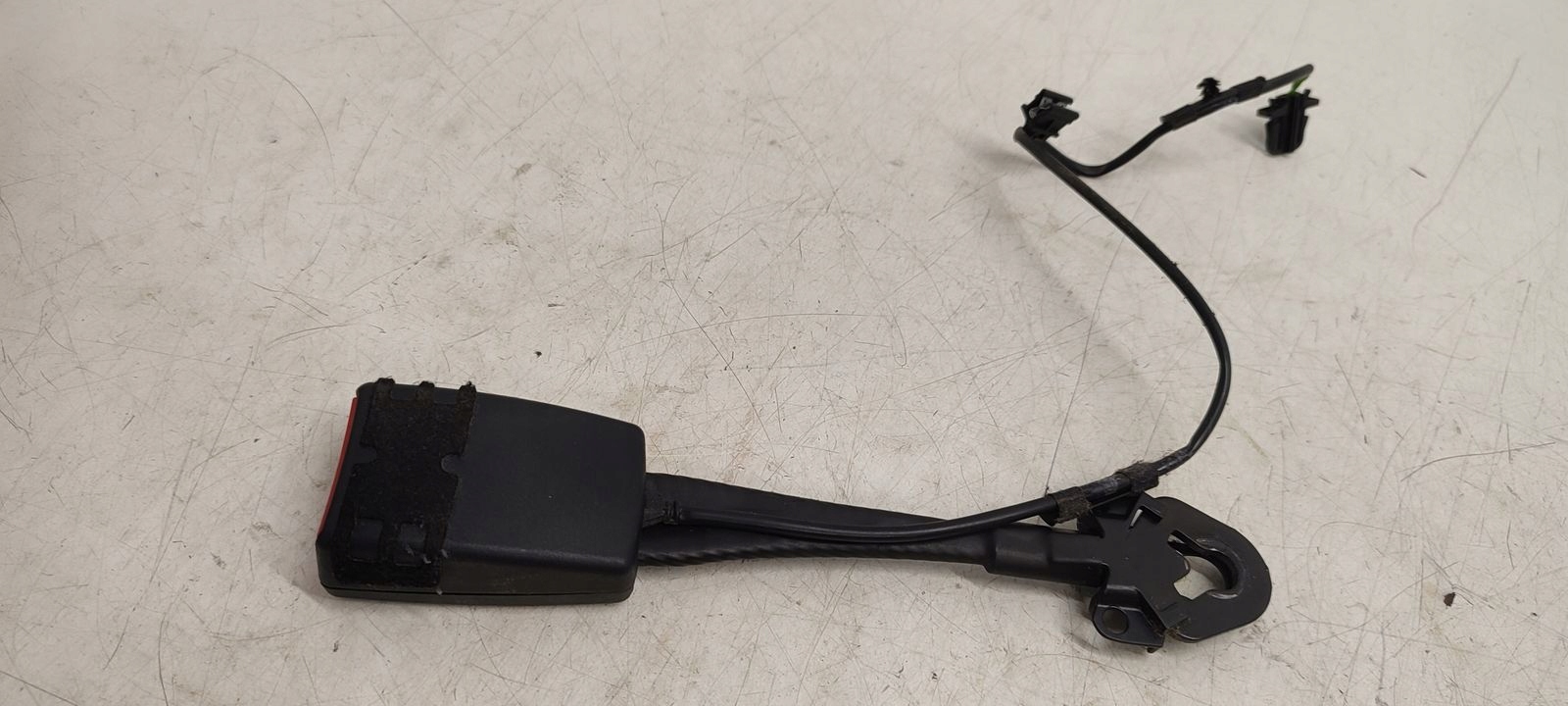 Fixation arbre ceintures sécurité Droit Audi A4 B8 1,8 TFSI