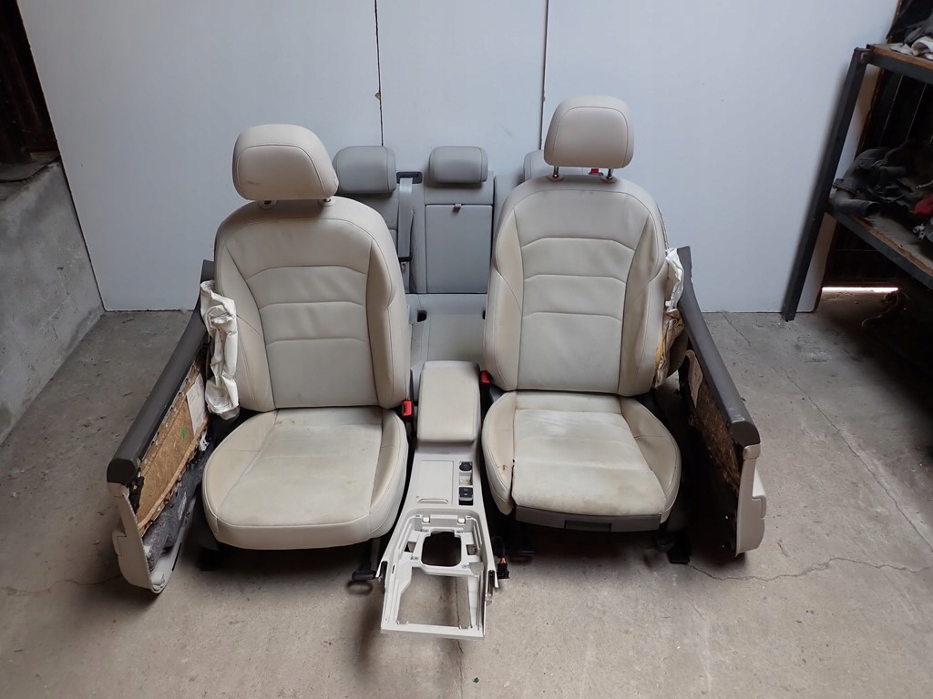 КОМПЛЕКТ СИДІНЬ ЄВРОПА ОРИГІНАЛЬНА ШКІРА VW ARTEON HTB 18R