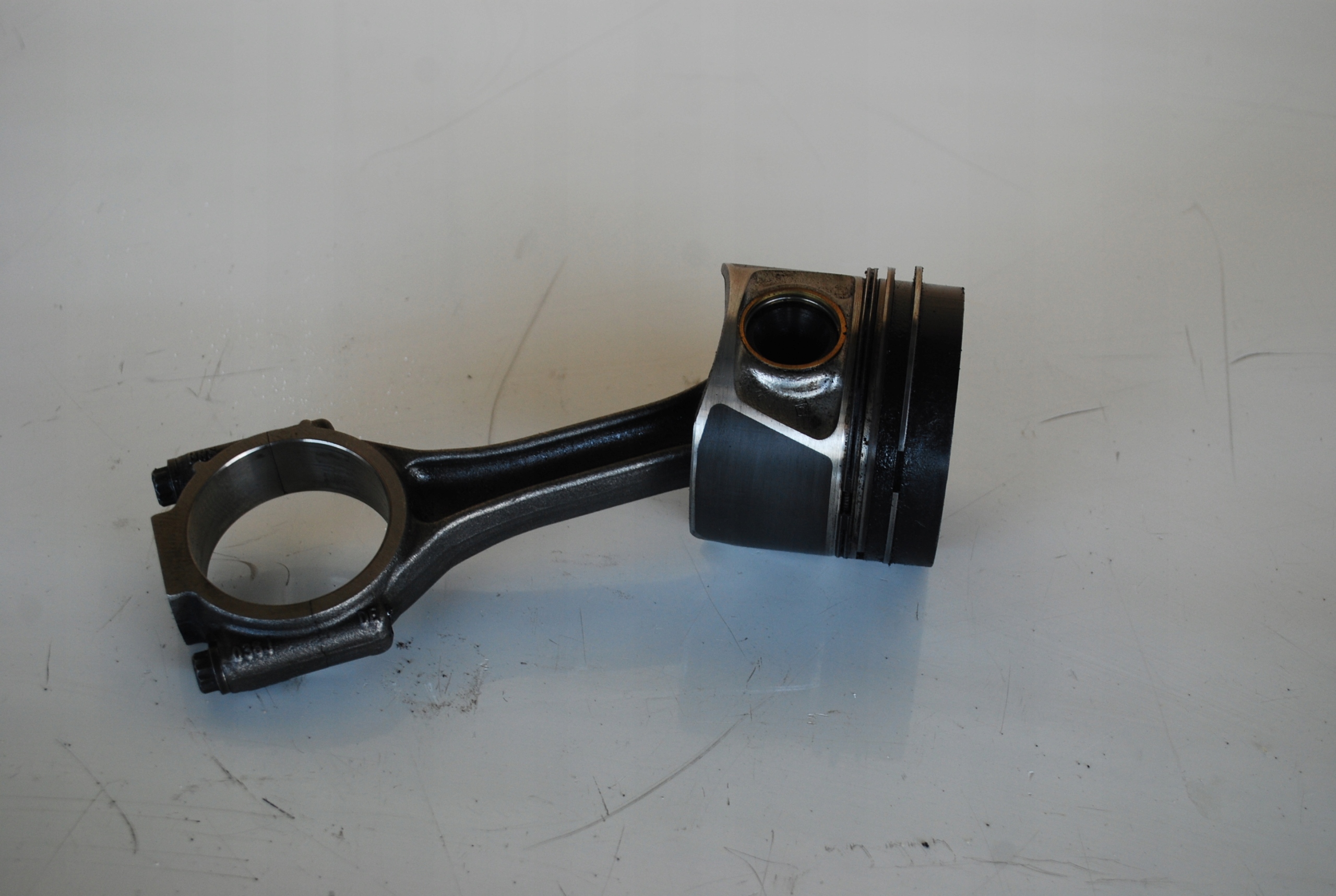 TŁOK KORBOWÓD AUDI A5 2.0 TDI CGL CAH 038J