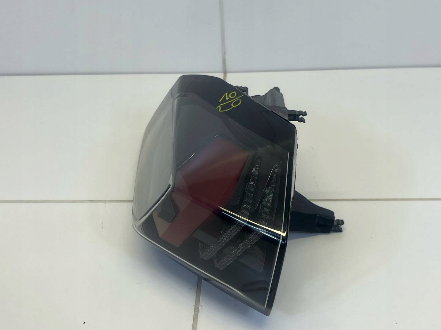 light rear left side Peugeot 2008 2 2021 FR2695010201