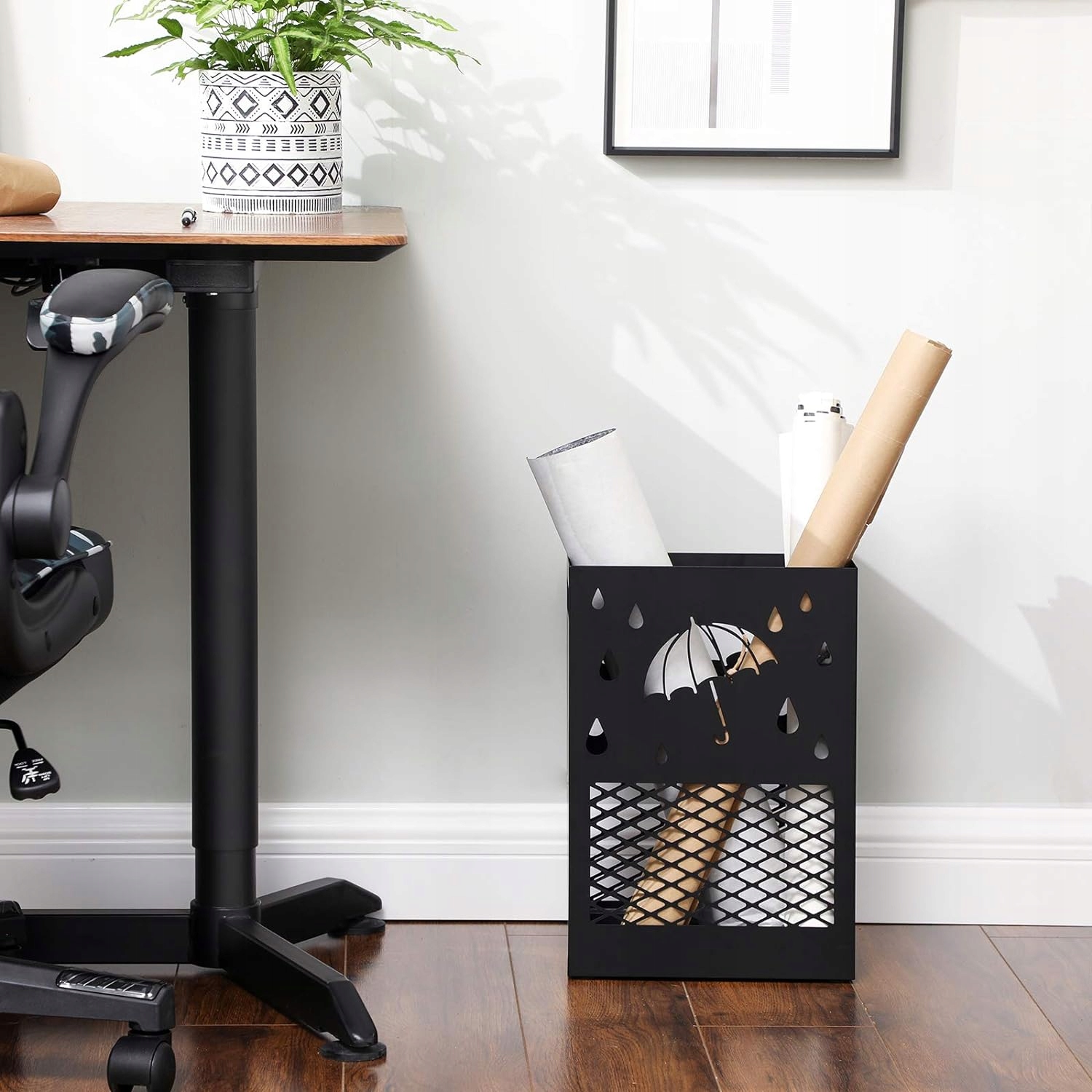 STOJAK NA PARASOLE PARASOLNIK OCIEKACZ 4 HACZYKI NÓŻKI OCHRONNE KORYTARZ Marka inna