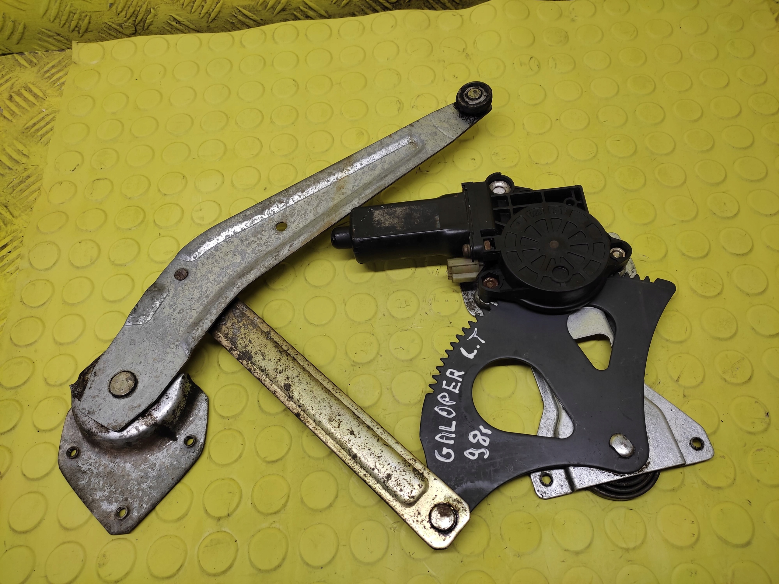 HYUNDAI GALLOPER window regulator left rear part