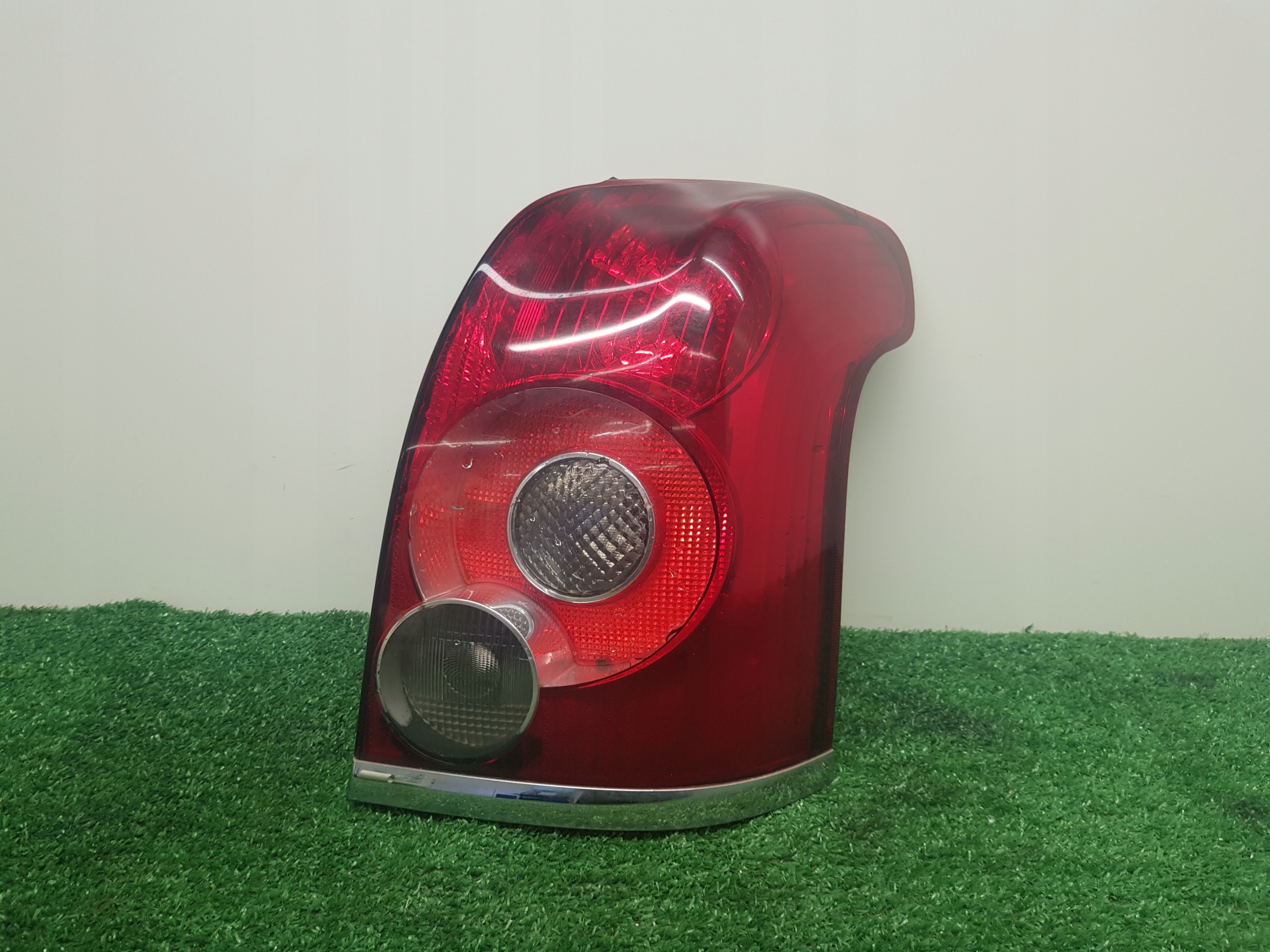 light right rear TOYOTA AVENSIS T25