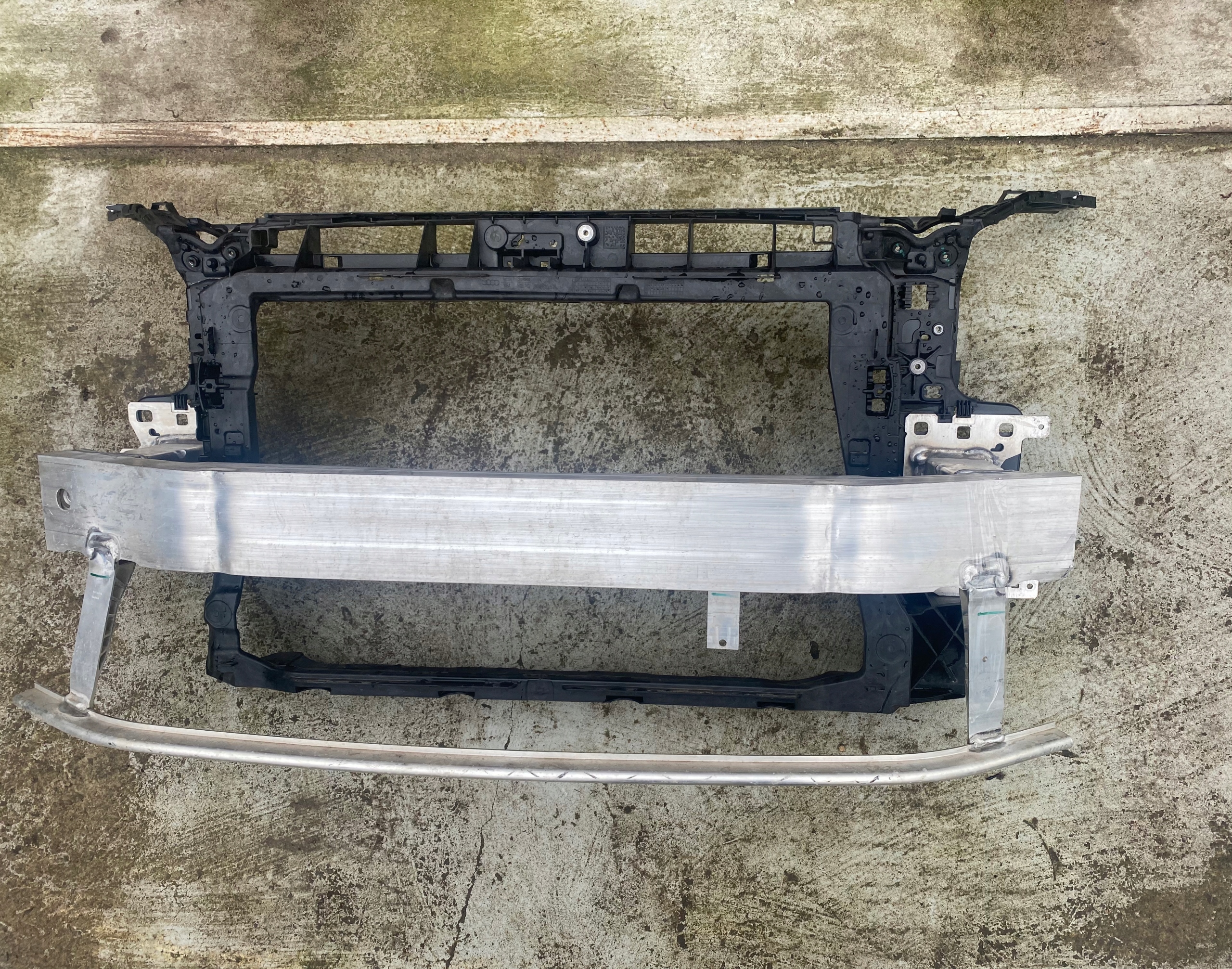 Audi Q33a передняя панель балка перед EU