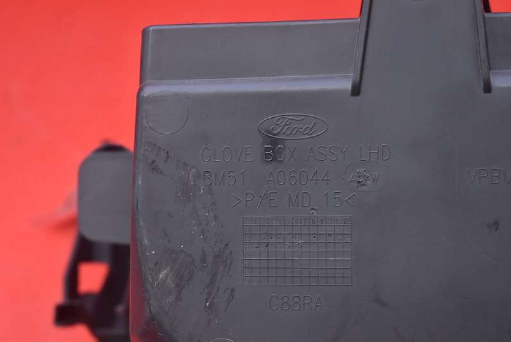 бардачок пассажира европа BM51A06044 FORD Focus MK3 11-15