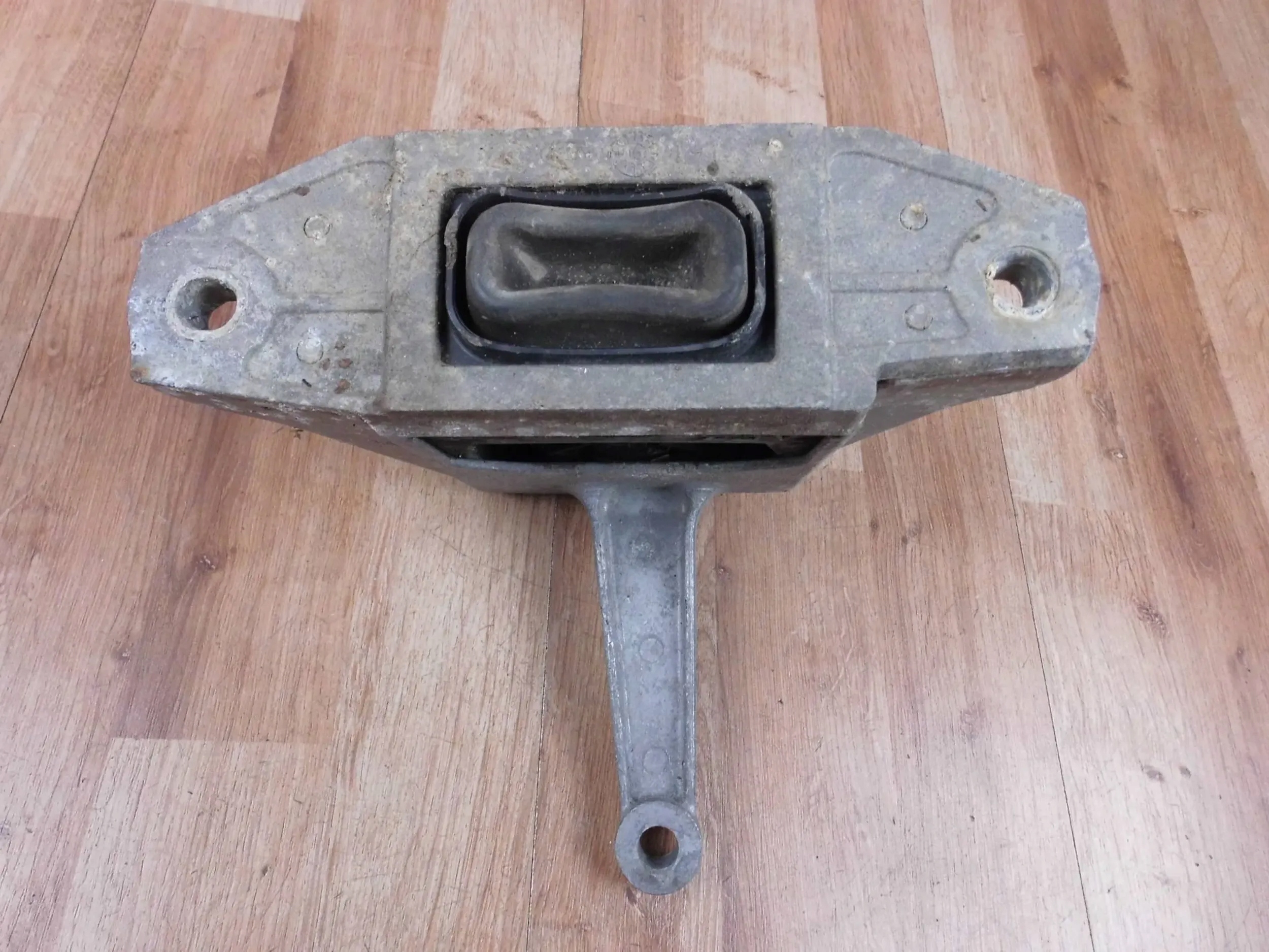 KIA Niro 1.6 HYBRID console airbag holder engine mount 21810-G2000
