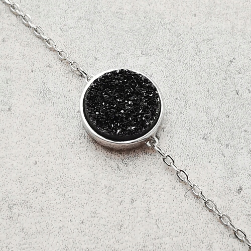 Stříbrný náramek s černou drúzou