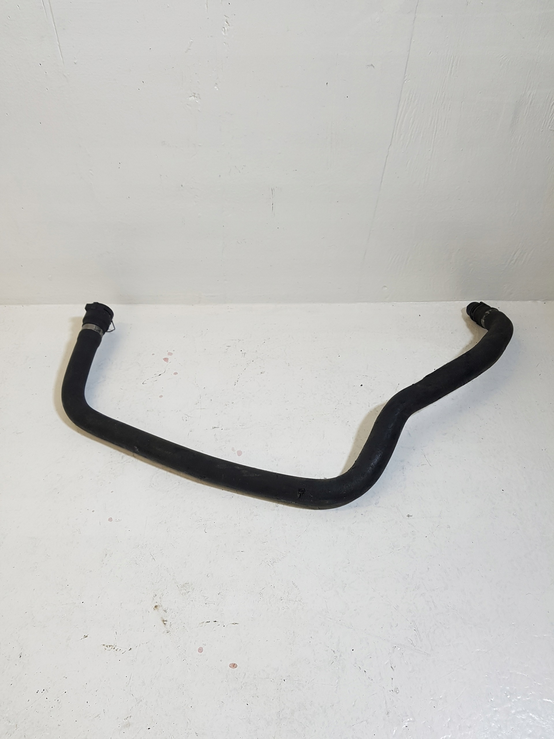 trouba vedení vody BMW E39