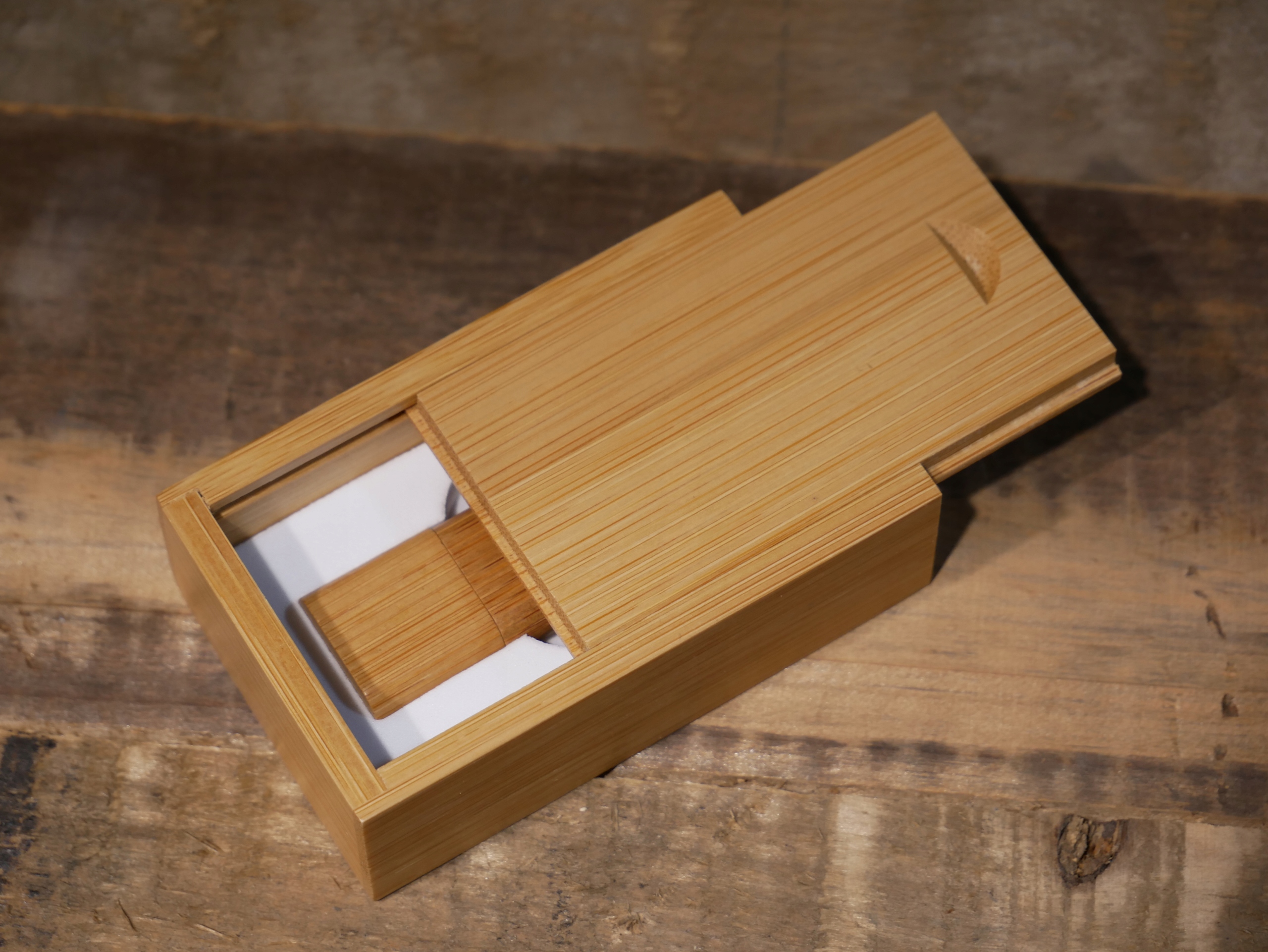 PENDRIVE USB 32GB 3.0 DREWNIANY JASNY+PUDEŁKO Kolor inny