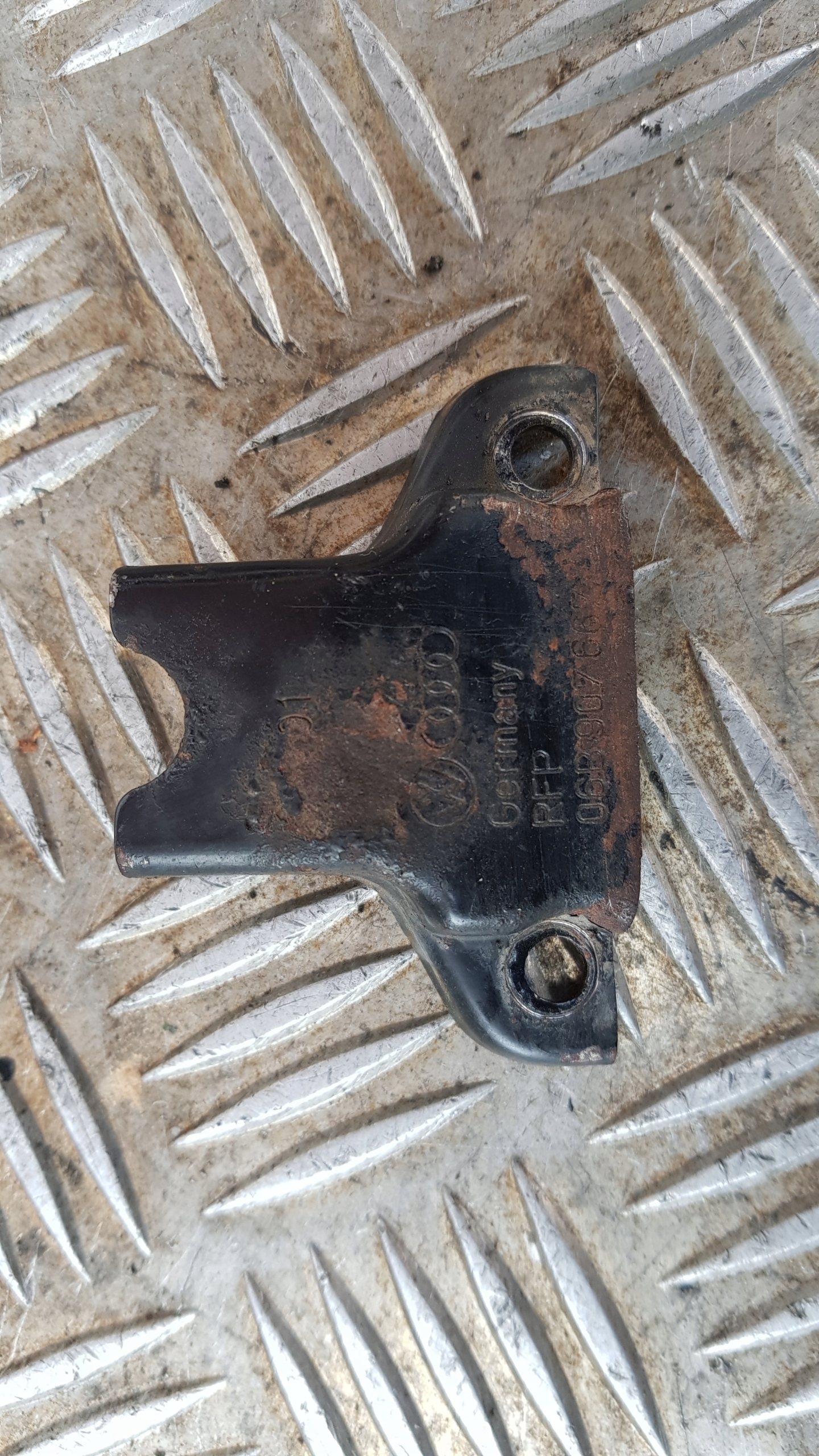 AUDI A3 A4 B6 B7 fedél CZUJNIKA olaj 06b907667