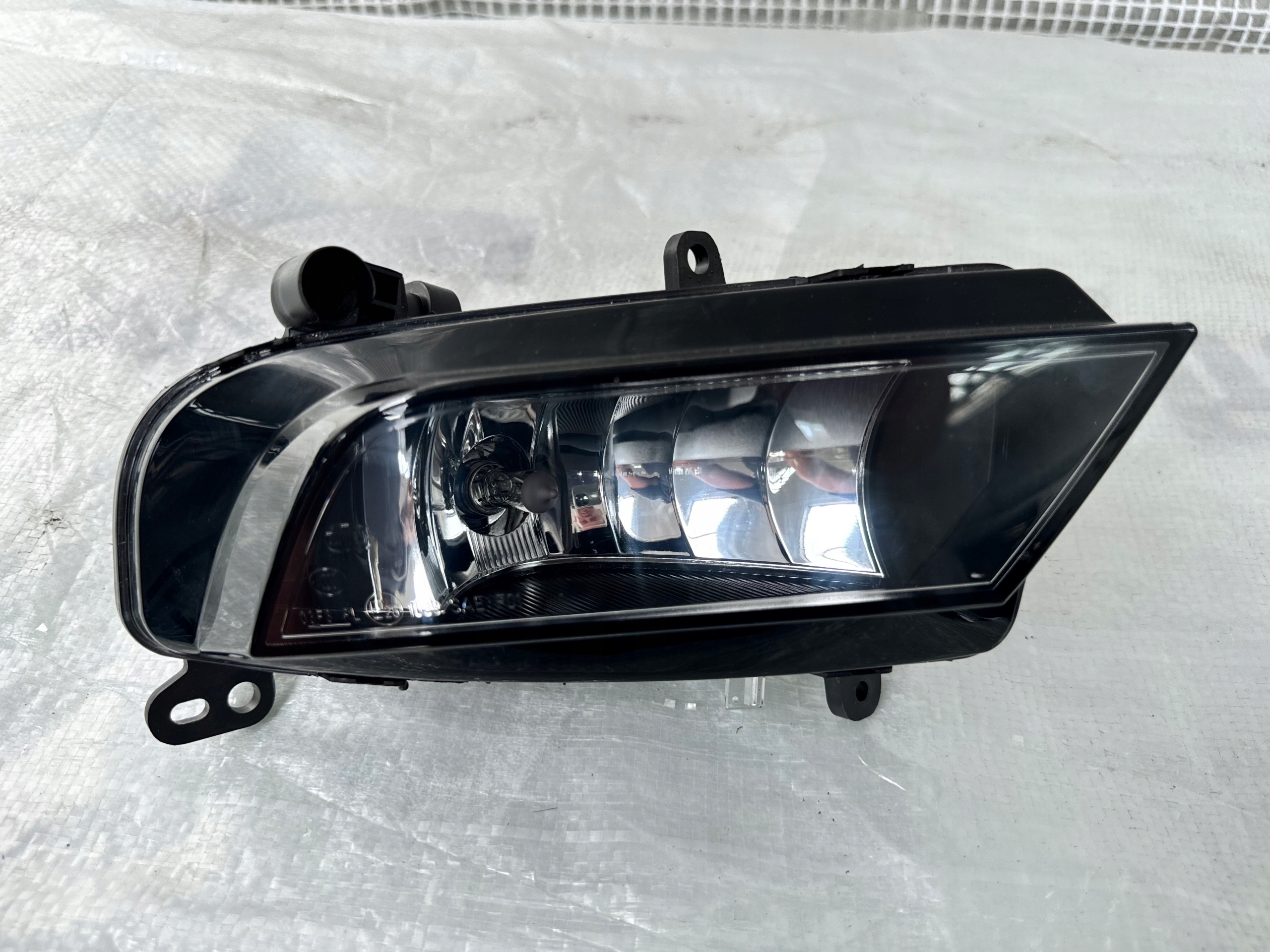 Audi A4 B8 РЕСТАЙЛИНГ правый ГАЛОГЕН