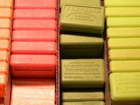 MYDŁO MARSYLSKIE Z MASŁO SHEA MIÓD MOCNA NUTA 125G Marka CosmoSPA