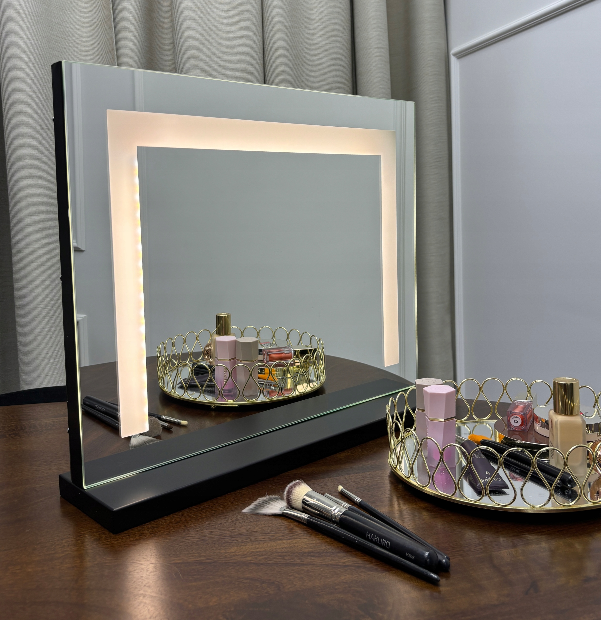 PODŚWIETLANE LUSTERKO DO MAKIJAŻU LED PREZENT MAKE UP