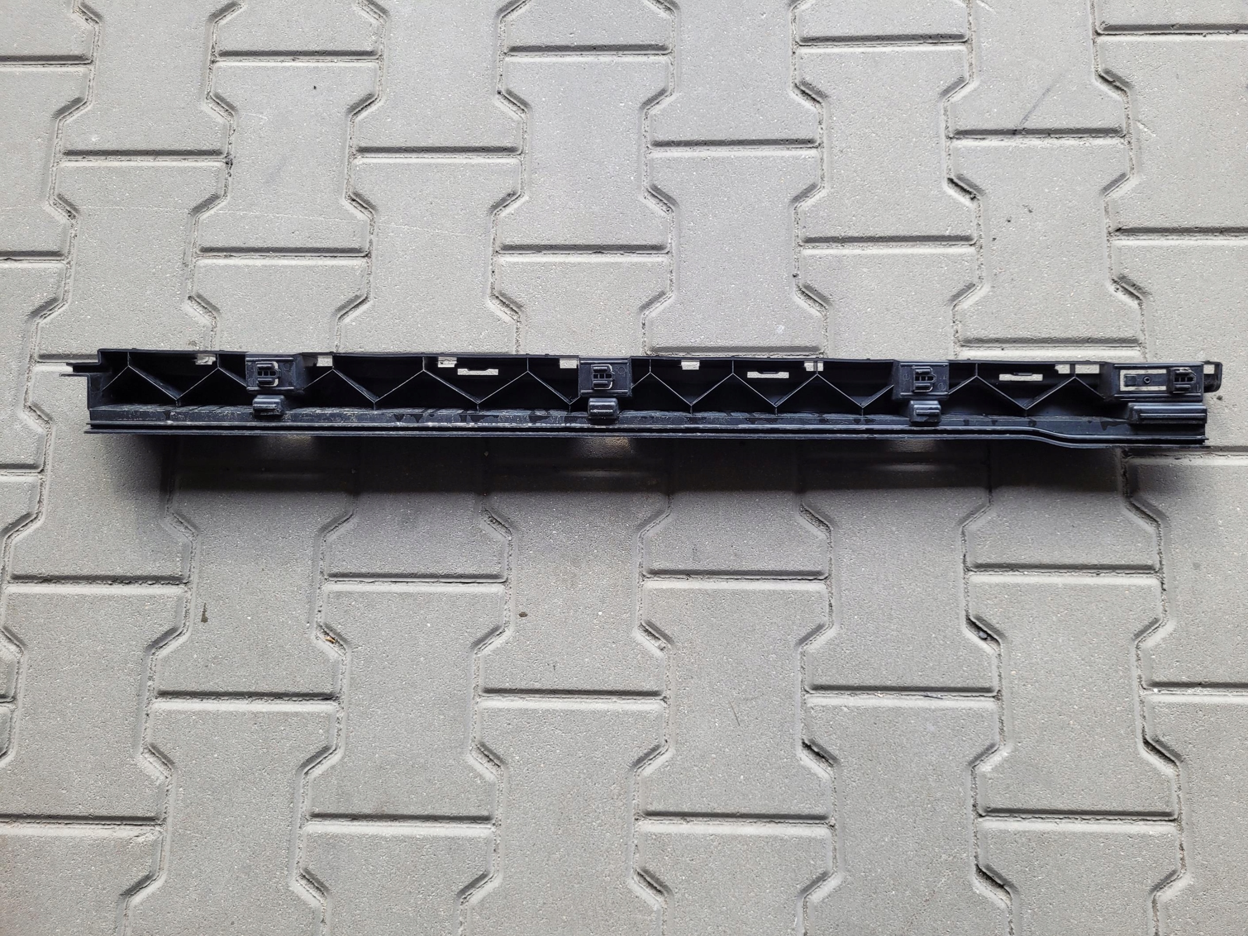 support holder mouldings PROGOWEJ left 31386129 VOLVO S90 II V90
