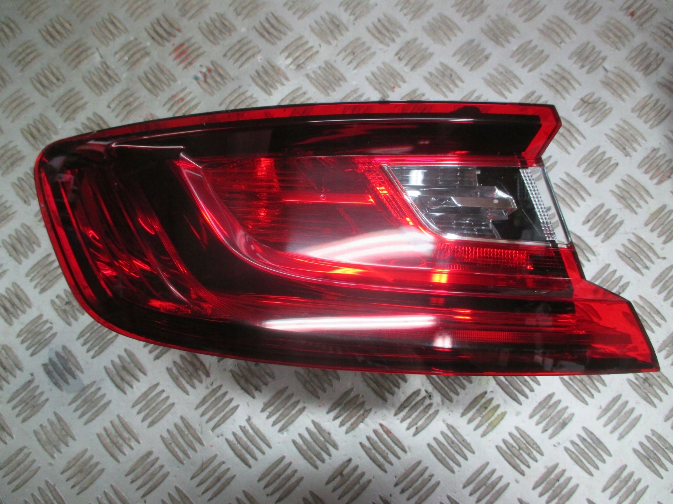 LICHT RECHTS ODER LINKS RENAULT MEGANE IV HB 15R