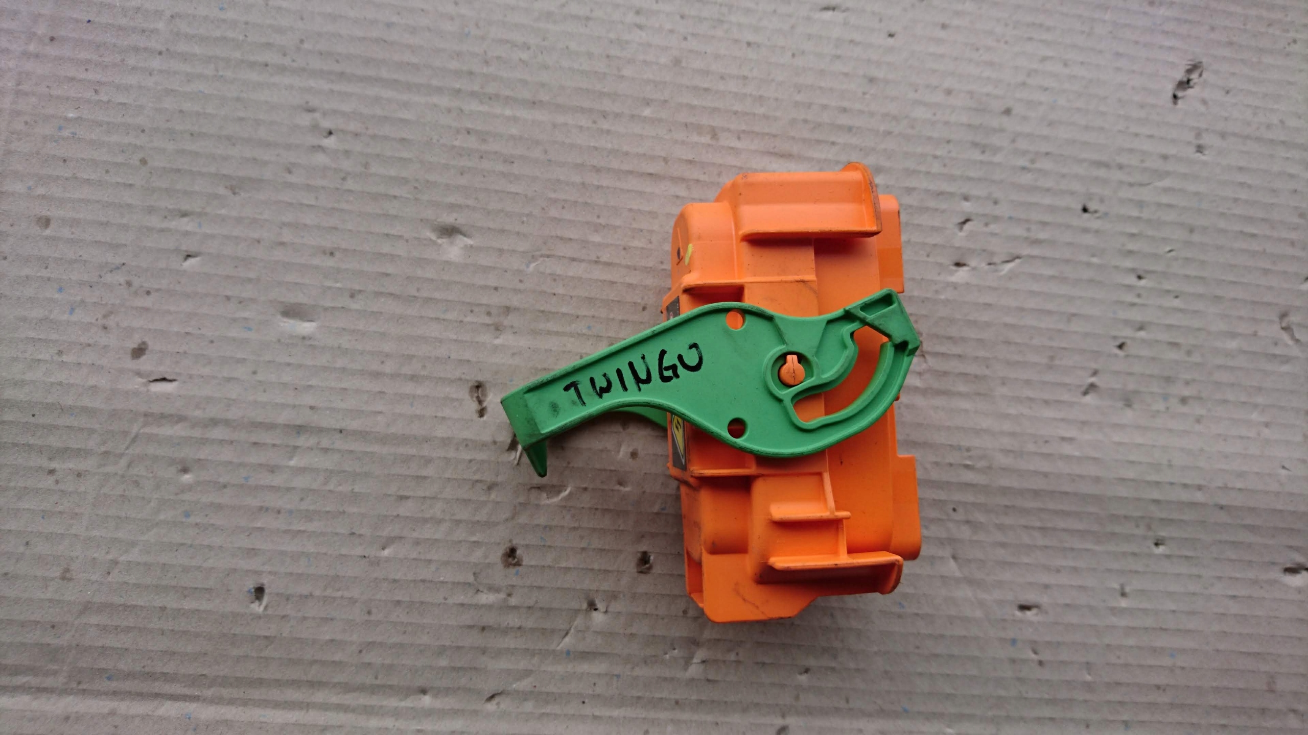 bezpiecznik bateri baterii Twingo III ZE Clio V