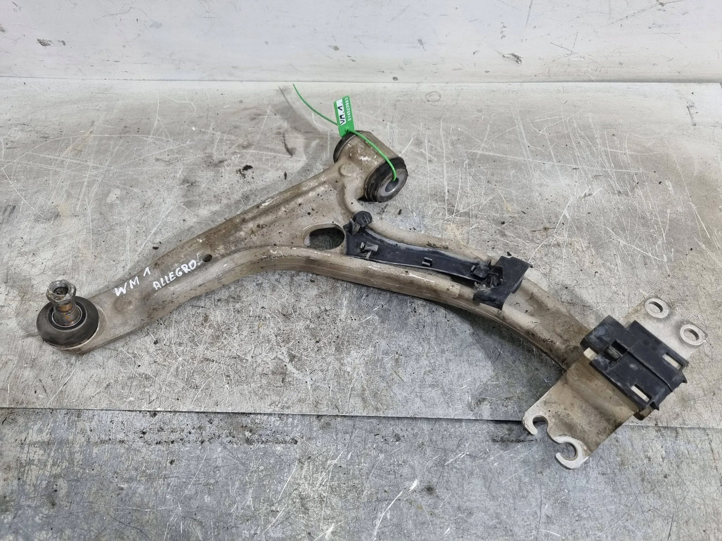 arm front left A2463330300 MERCEDES W246 W176 W117