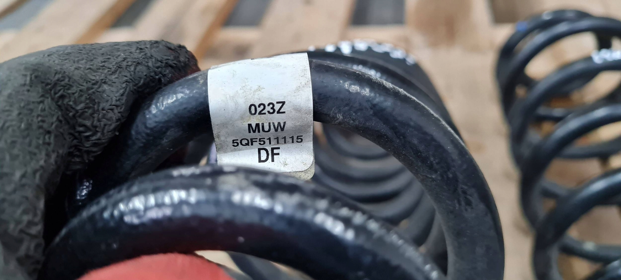 Q3 83A spring springing rear part rear. 2.0 TFSI 4X4 5QF511115DF SLINE 2X