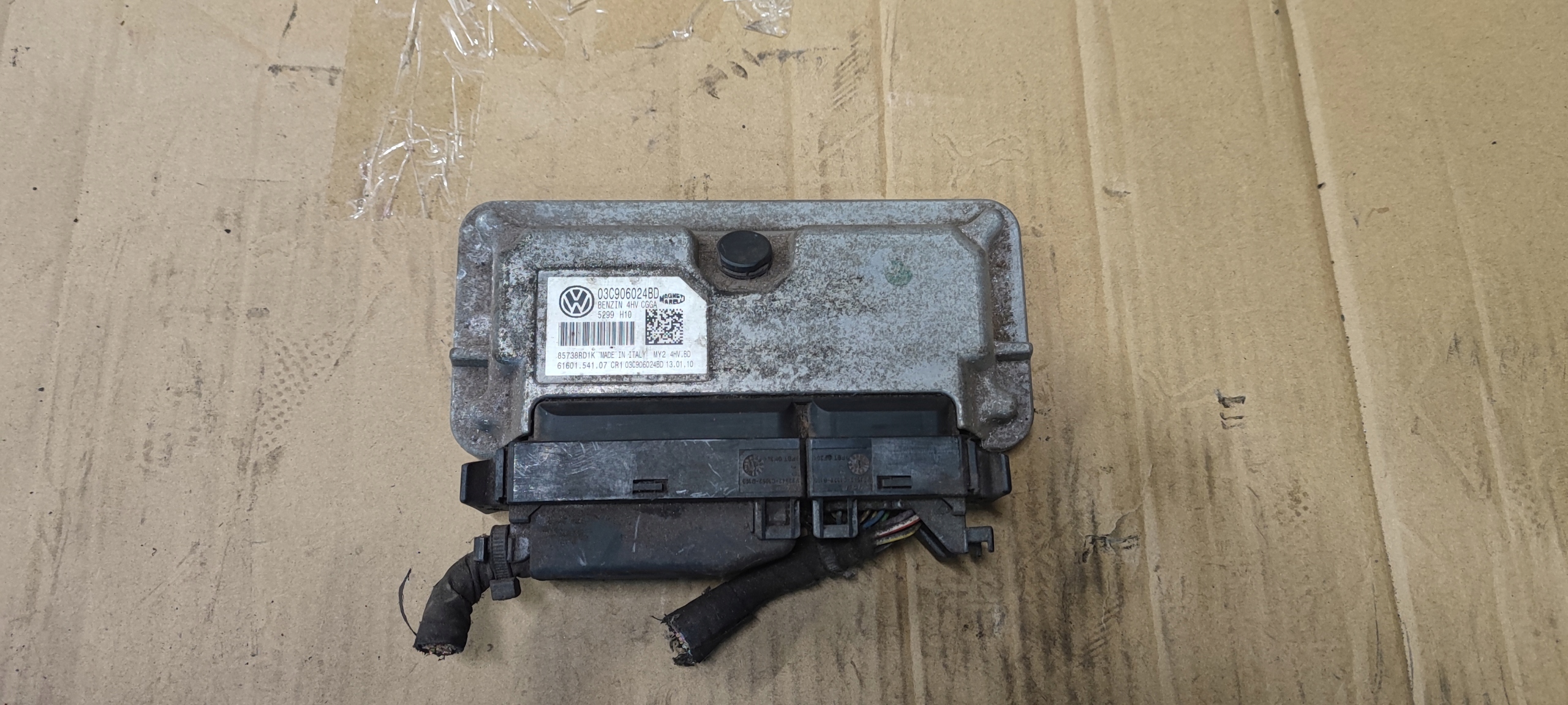 VW GOLF VI 6 control unit computer of the engine 024BD 1.4 16V