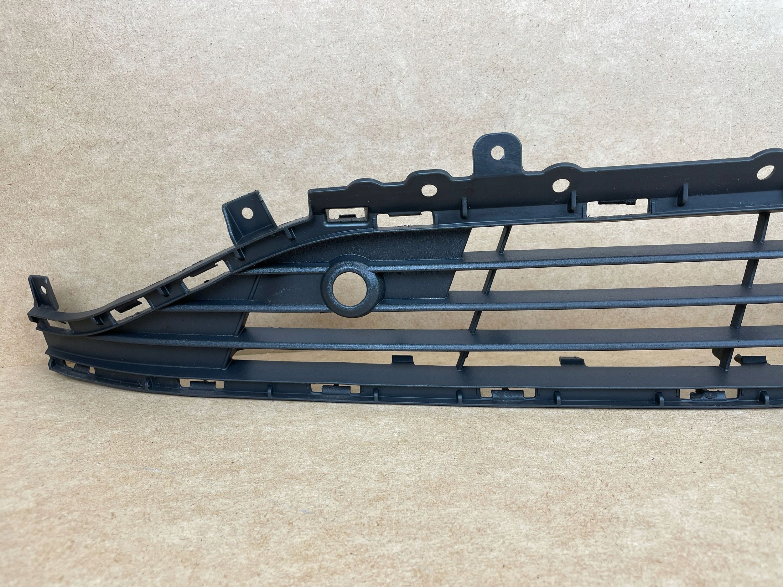 grid grille central lower of a bumper front OPEL ASTRA V K 2015-2019 134397
