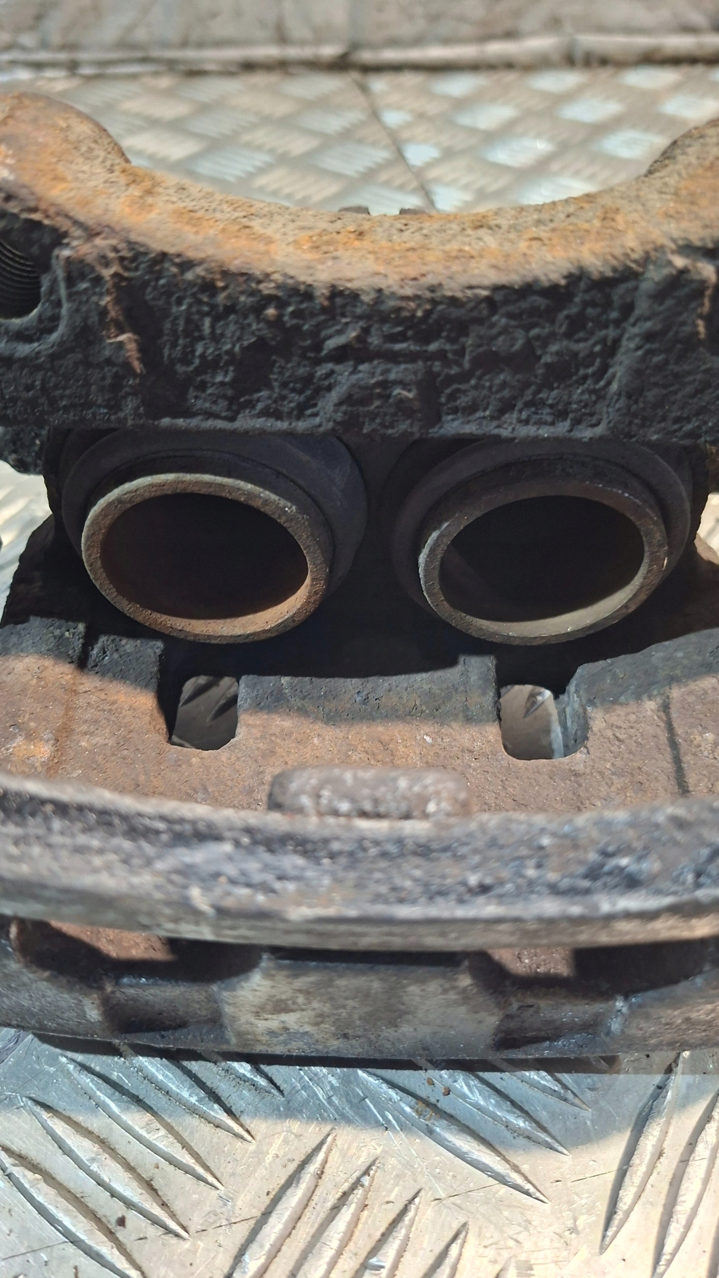 caliper brake left front NISSAN X-TRAIL T30 2.2DCI