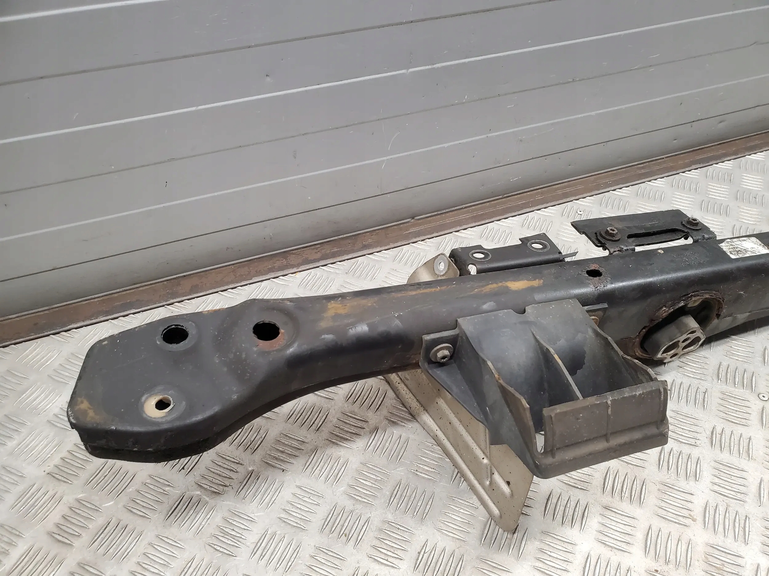 Dodge Challenger 7P5399225D Z przodu Łapy, podpory Typ samochodu Samochody osobowe